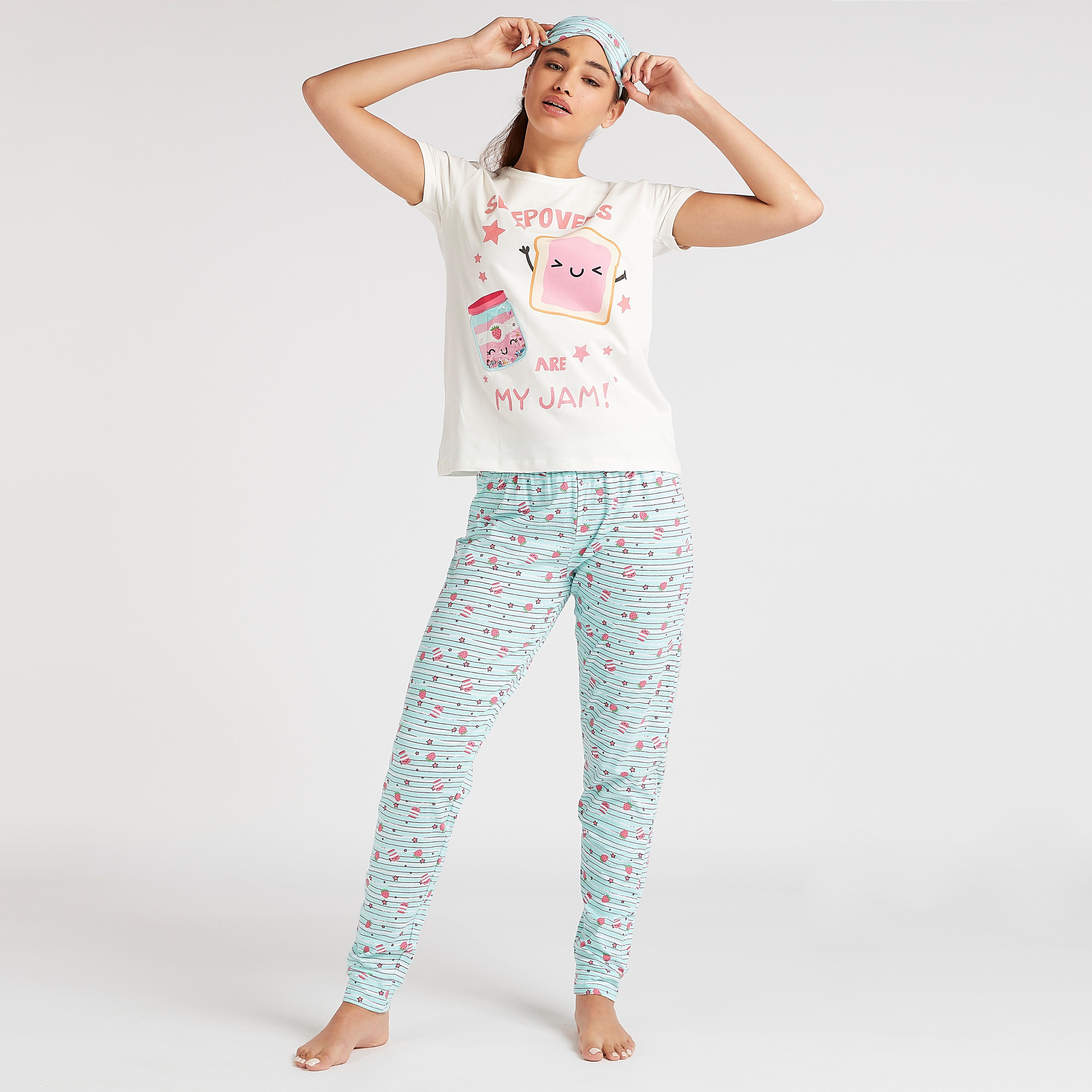 طقم من بنطلون بيجاما طويل وتيشيرت بياقة مستديرة وطبعات-women-clothing-nightwear-pyjamas-longsets-image-1