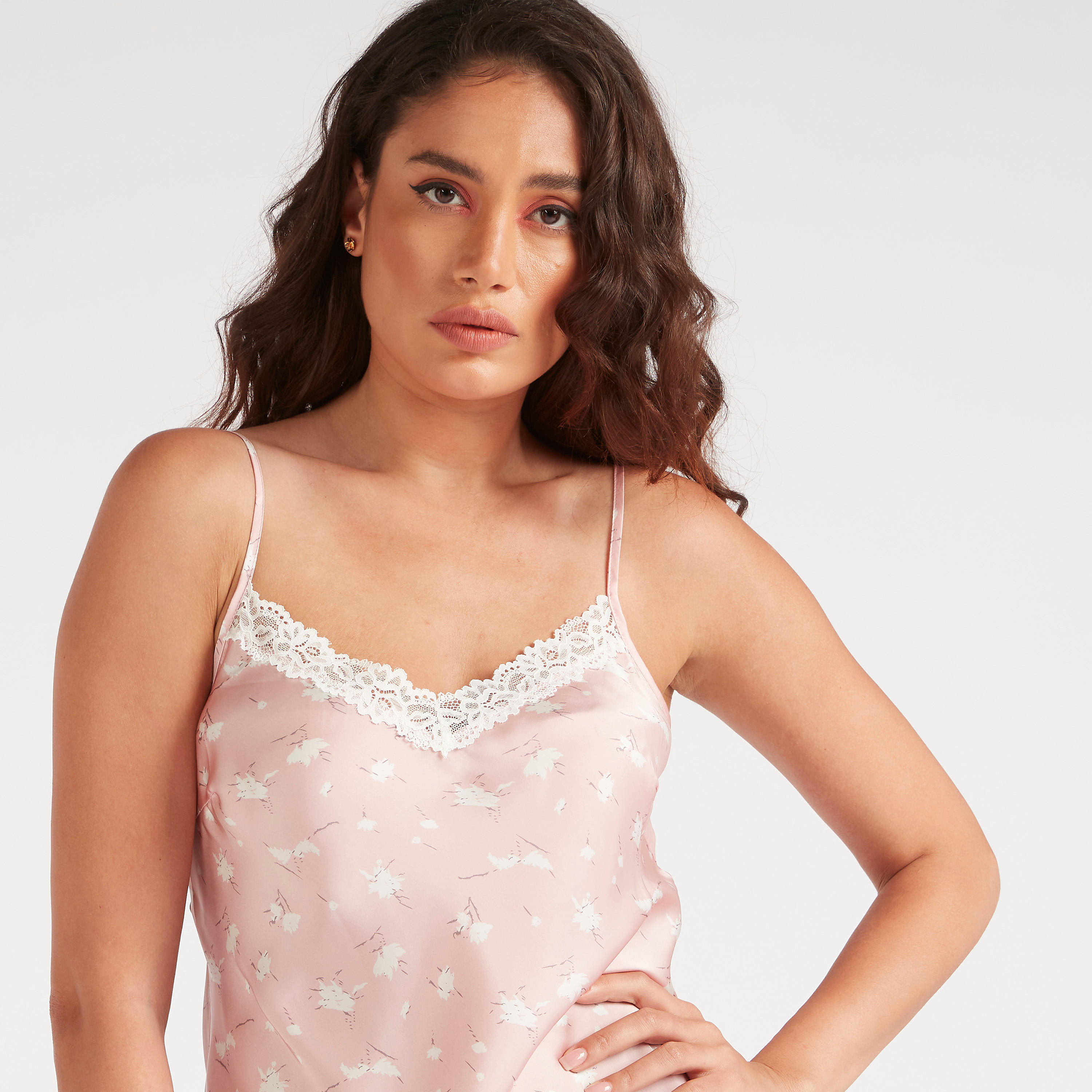 قميص نوم دون أكمام بتفاصيل دانتيل - طقم من 3 قطع متنوعة-women-clothing-nightwear-nighties-image-4