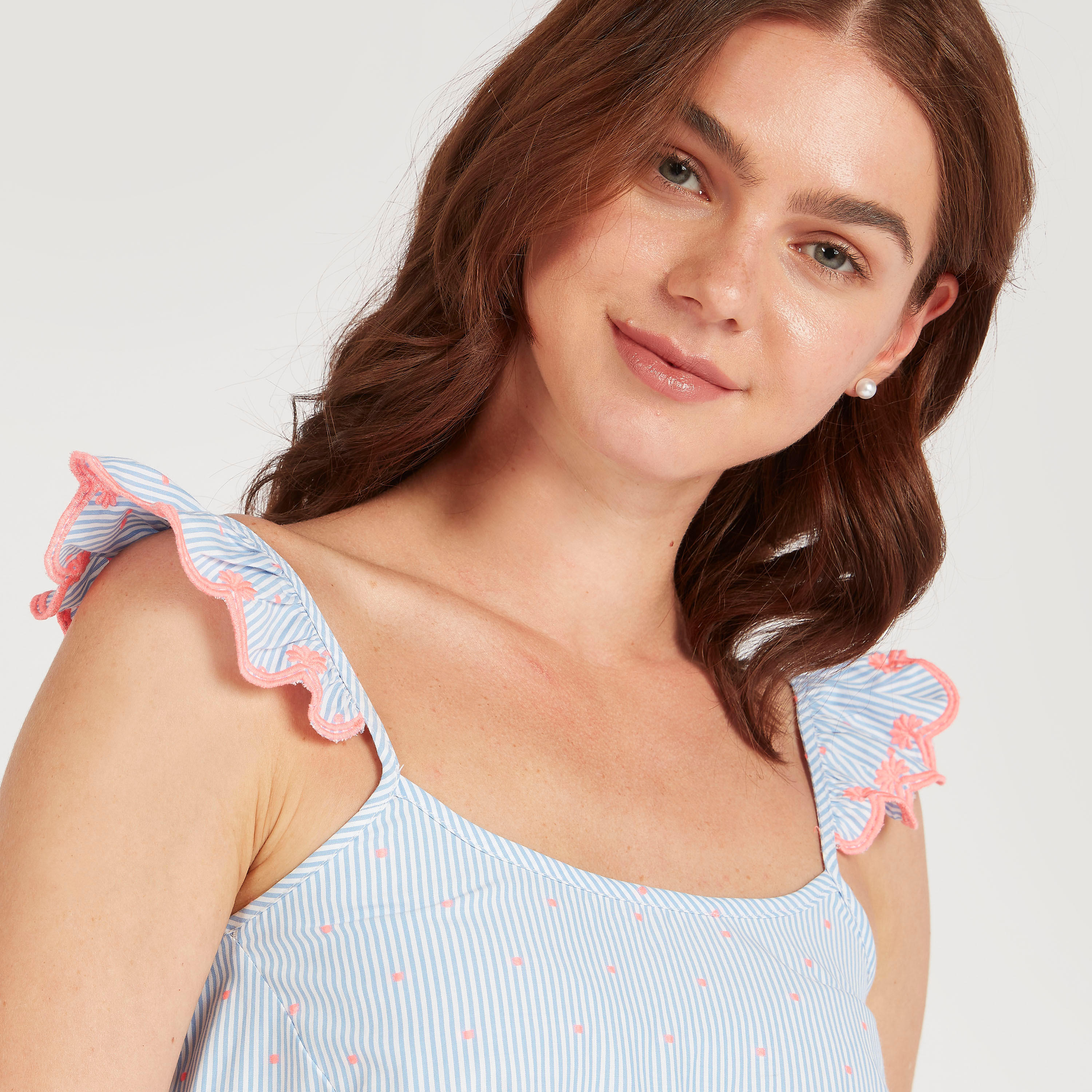 طقم بنطلون كابري وبلوزة بتفاصيل كشكشة-women-clothing-nightwear-pyjamas-longsets-image-4