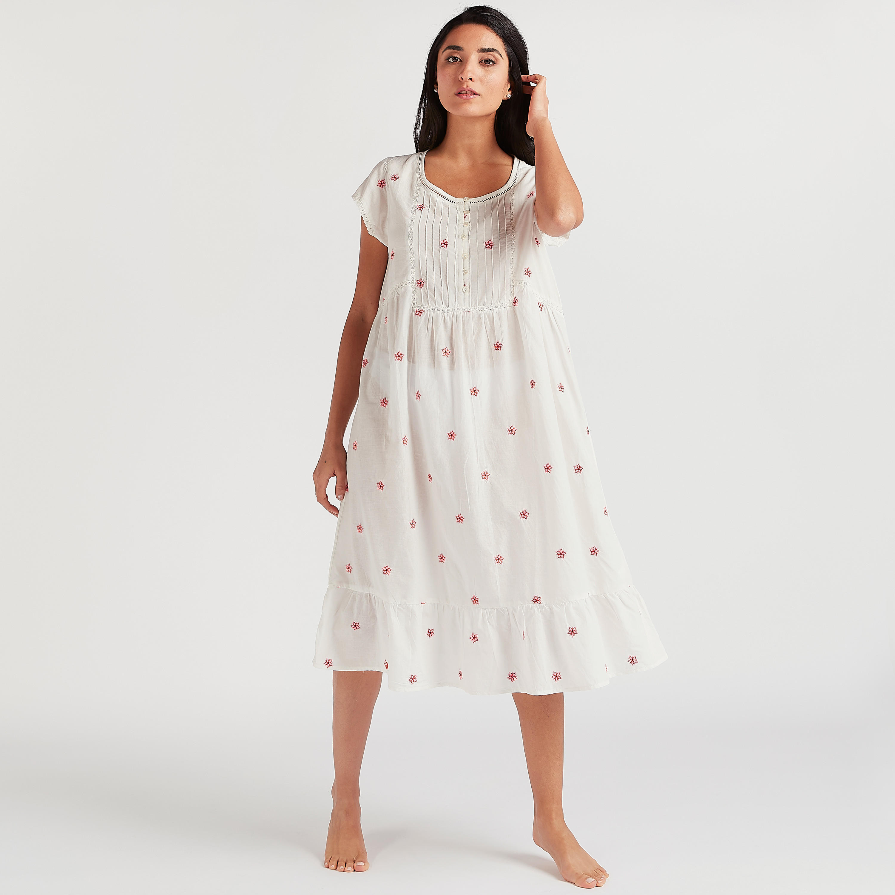 قميص نوم ميدي بتطريز أزهار وأكمام قصيرة-women-clothing-nightwear-nighties-image-1