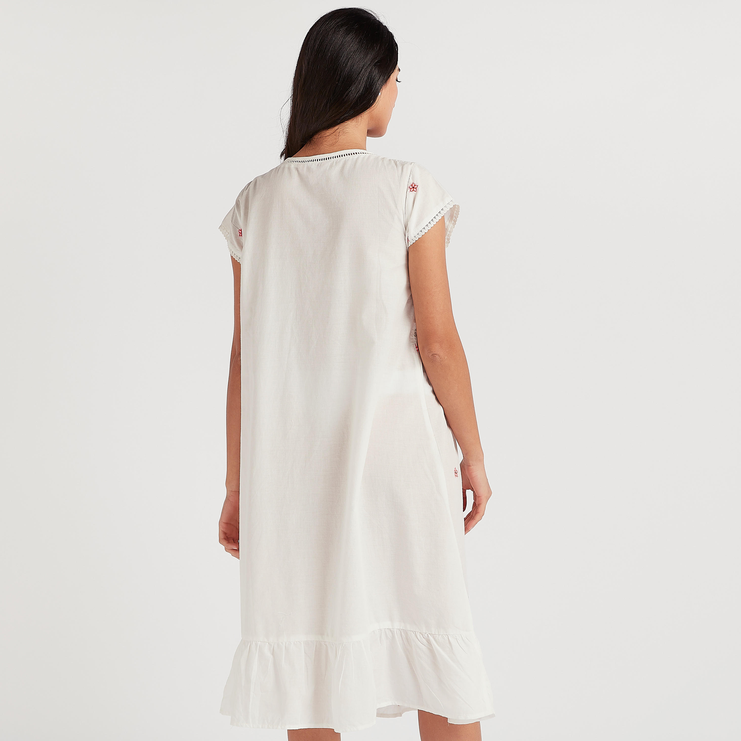 قميص نوم ميدي بتطريز أزهار وأكمام قصيرة-women-clothing-nightwear-nighties-image-3