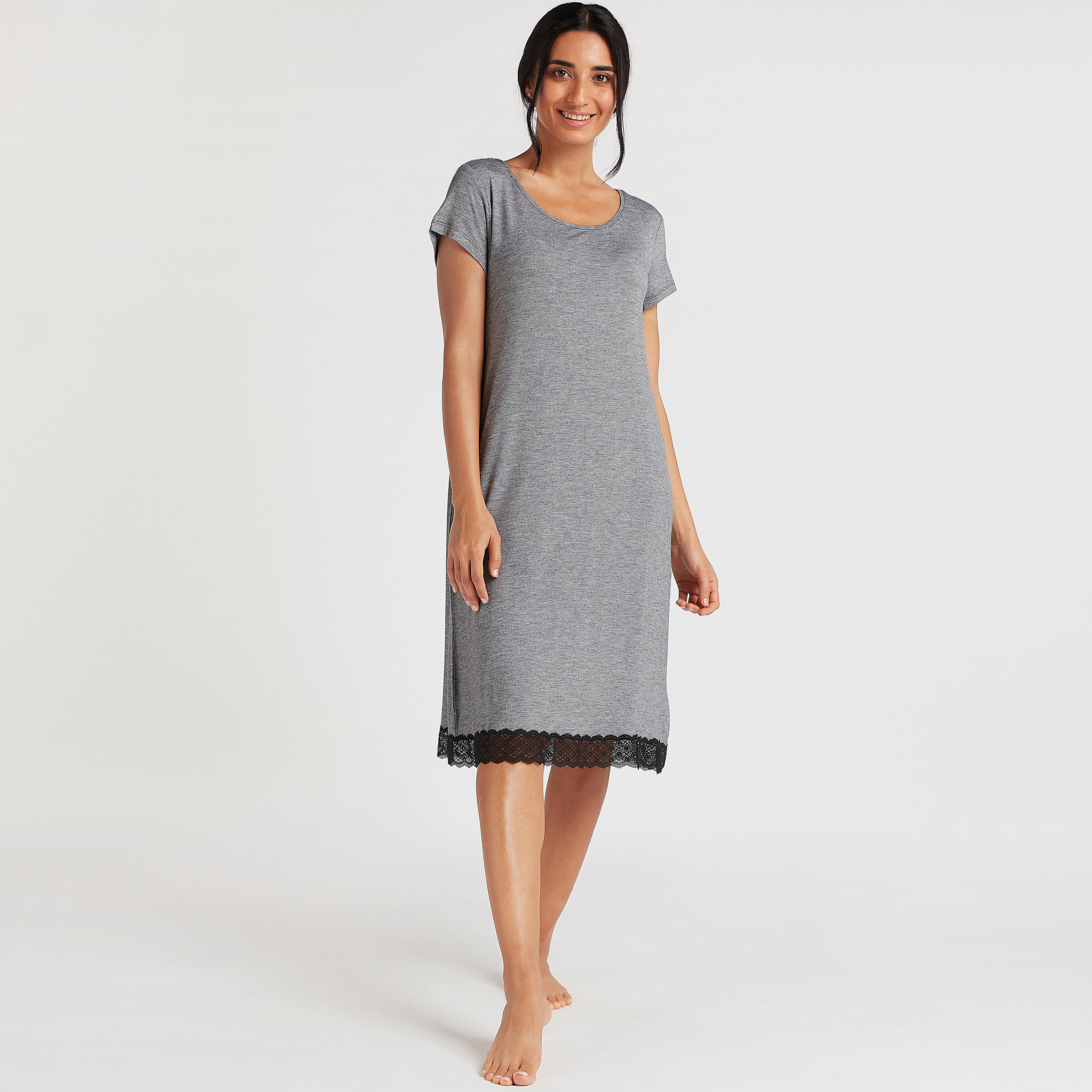 قميص نوم سادة بياقة مستديرة وحوّاف دانتيل-women-clothing-nightwear-nighties-image-3
