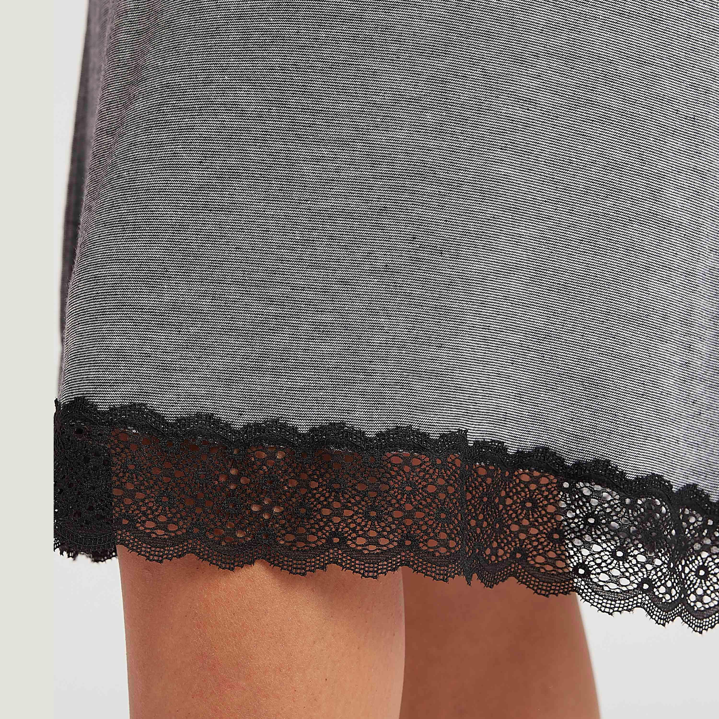 قميص نوم سادة بياقة مستديرة وحوّاف دانتيل-women-clothing-nightwear-nighties-image-2