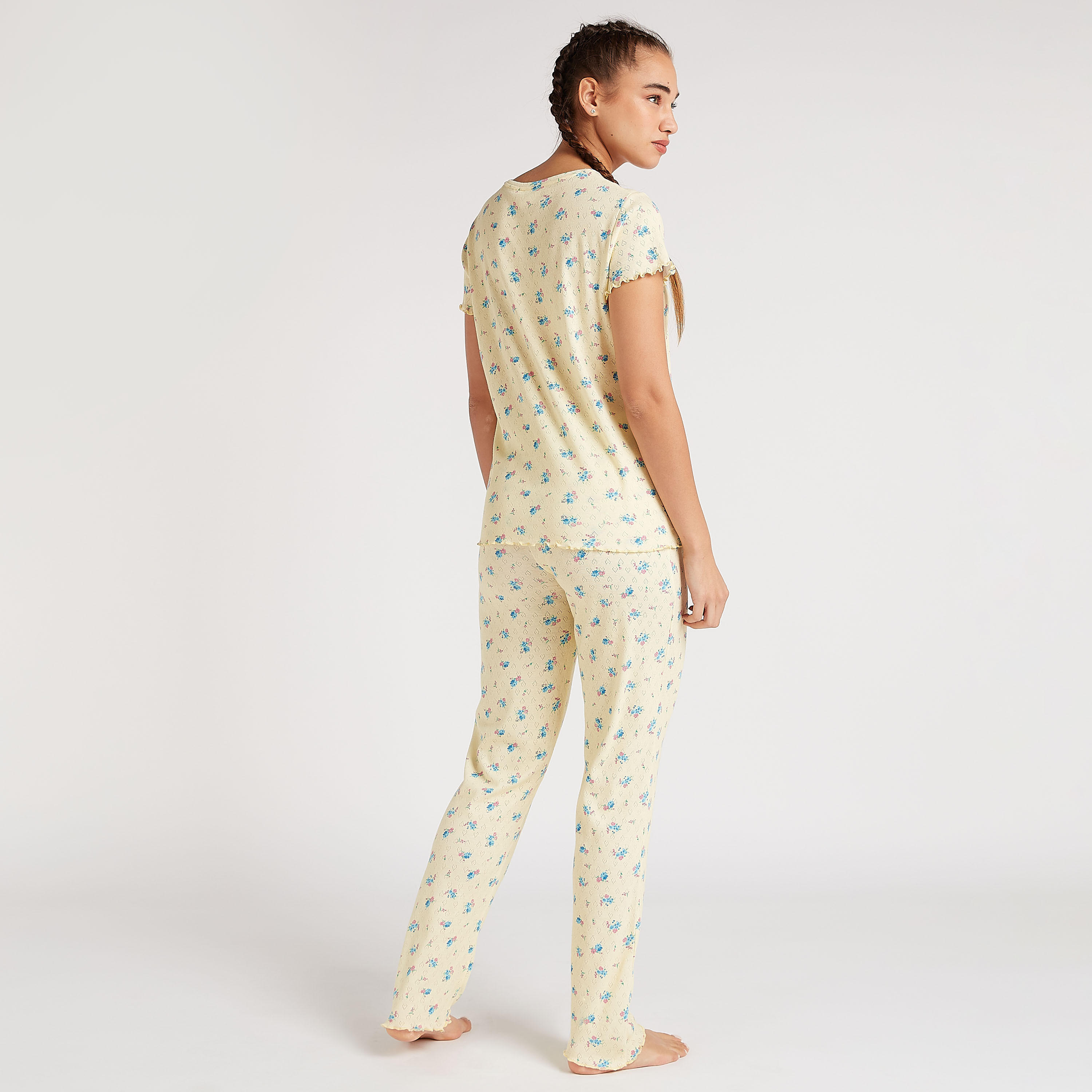 طقم بنطلون بيجاما وتيشيرت بطبعات زهرية-women-clothing-nightwear-pyjamas-longsets-image-4