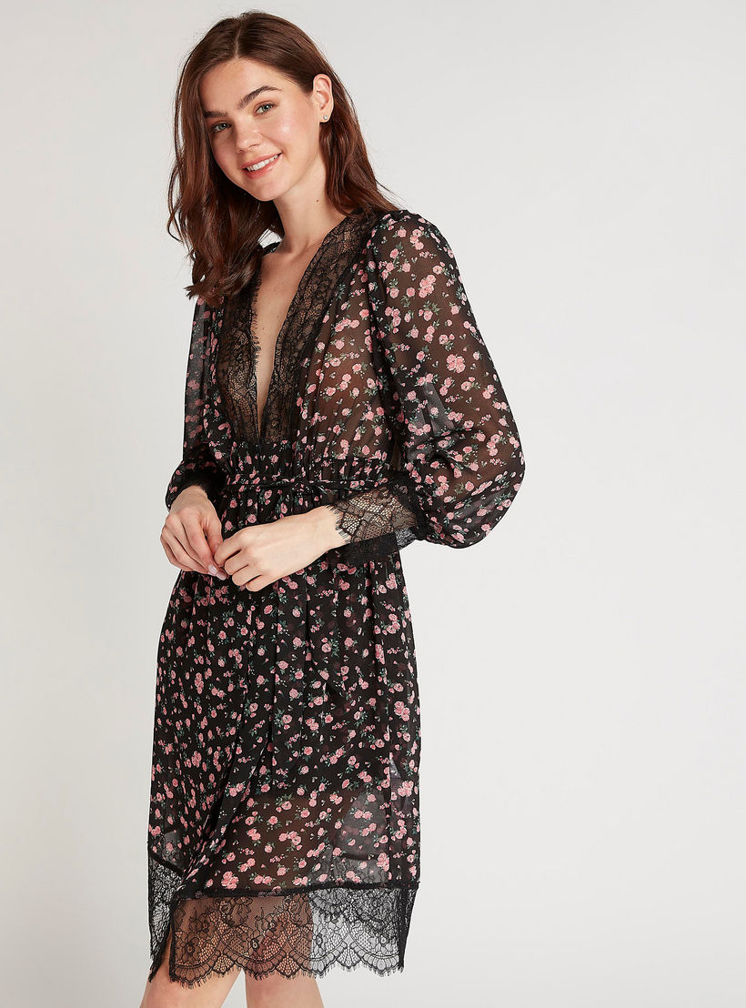 ثوب نوام بطبعات أزهار وأكمام طويلة وتفاصيل دانتيل-women-clothing-nightwear-nighties-image-1