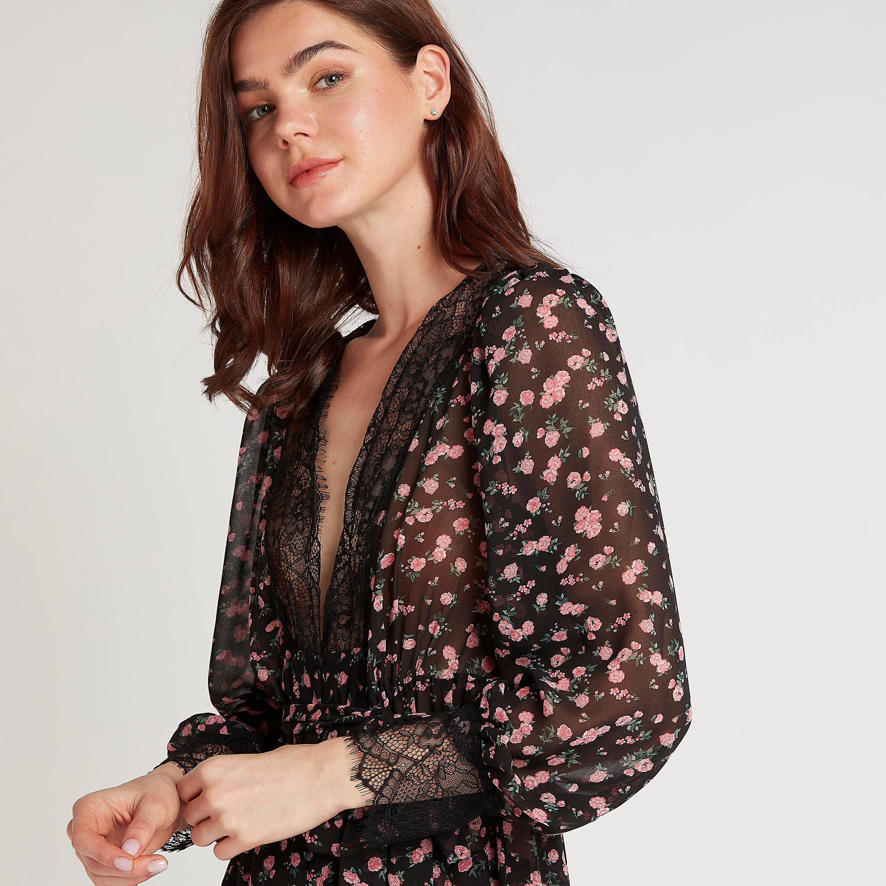 ثوب نوام بطبعات أزهار وأكمام طويلة وتفاصيل دانتيل-women-clothing-nightwear-nighties-image-3