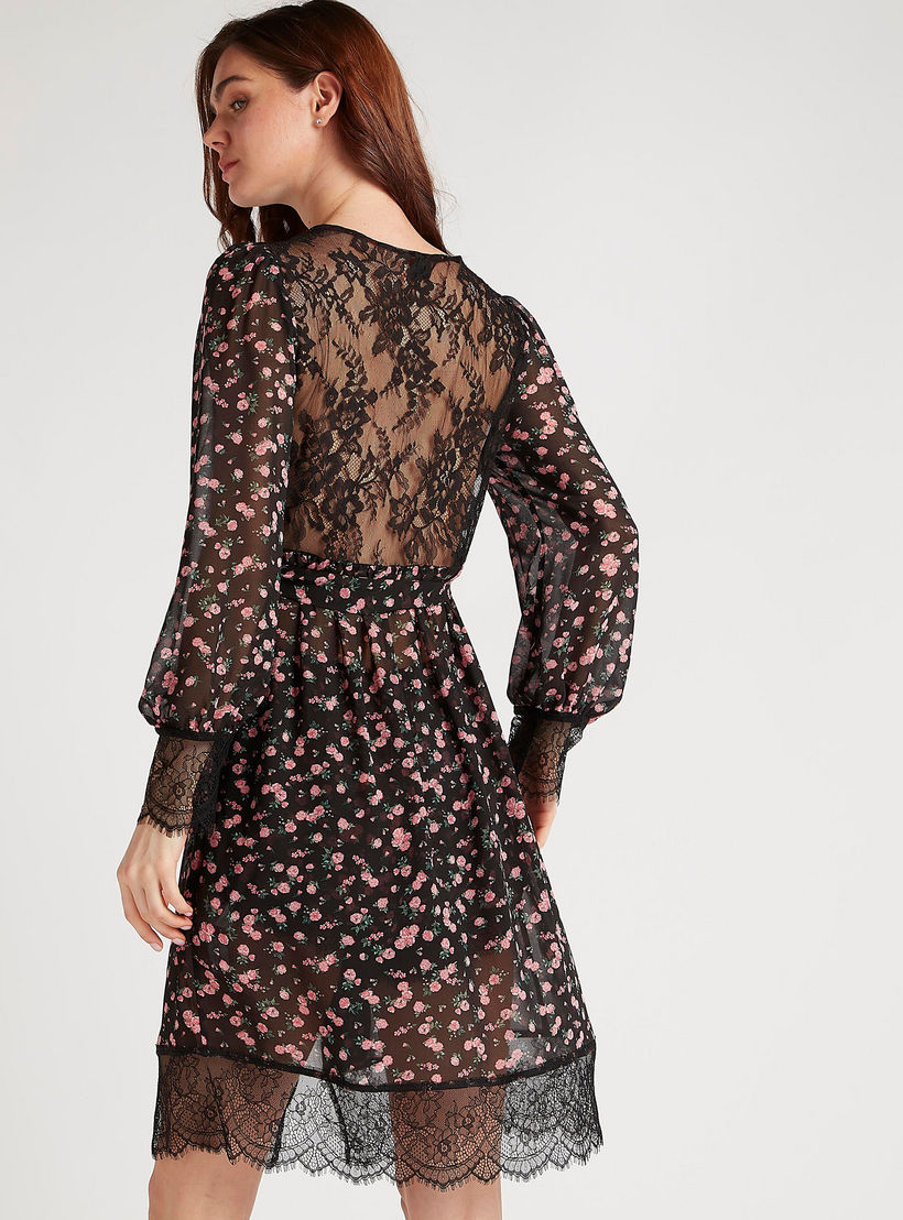 ثوب نوام بطبعات أزهار وأكمام طويلة وتفاصيل دانتيل-women-clothing-nightwear-nighties-image-4