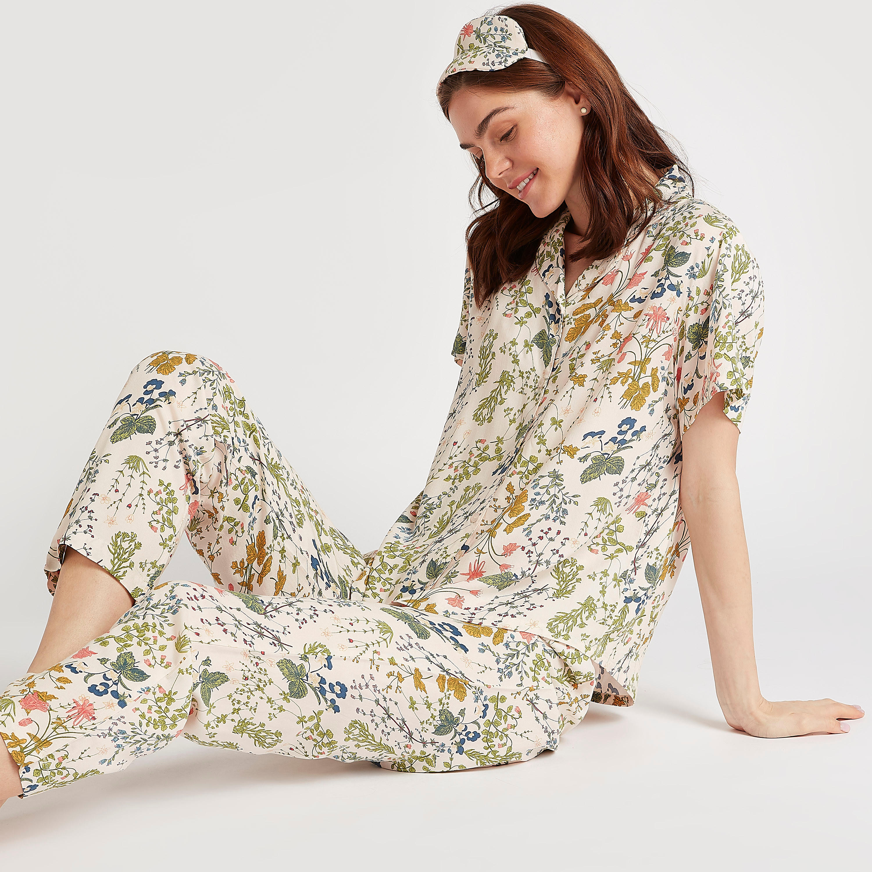 طقم من بنطلون بيجاما وقميص بطبعات أزهار وقناع عيون-women-clothing-nightwear-pyjamas-longsets-image-3