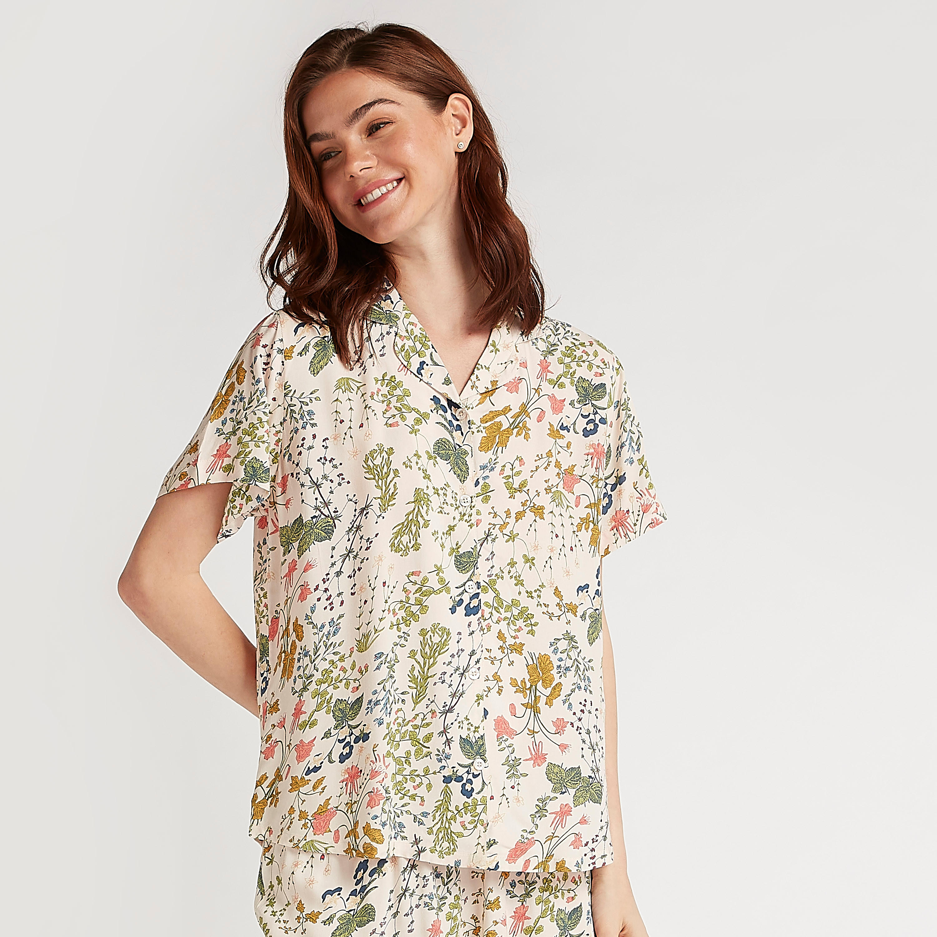 طقم من بنطلون بيجاما وقميص بطبعات أزهار وقناع عيون-women-clothing-nightwear-pyjamas-longsets-image-5