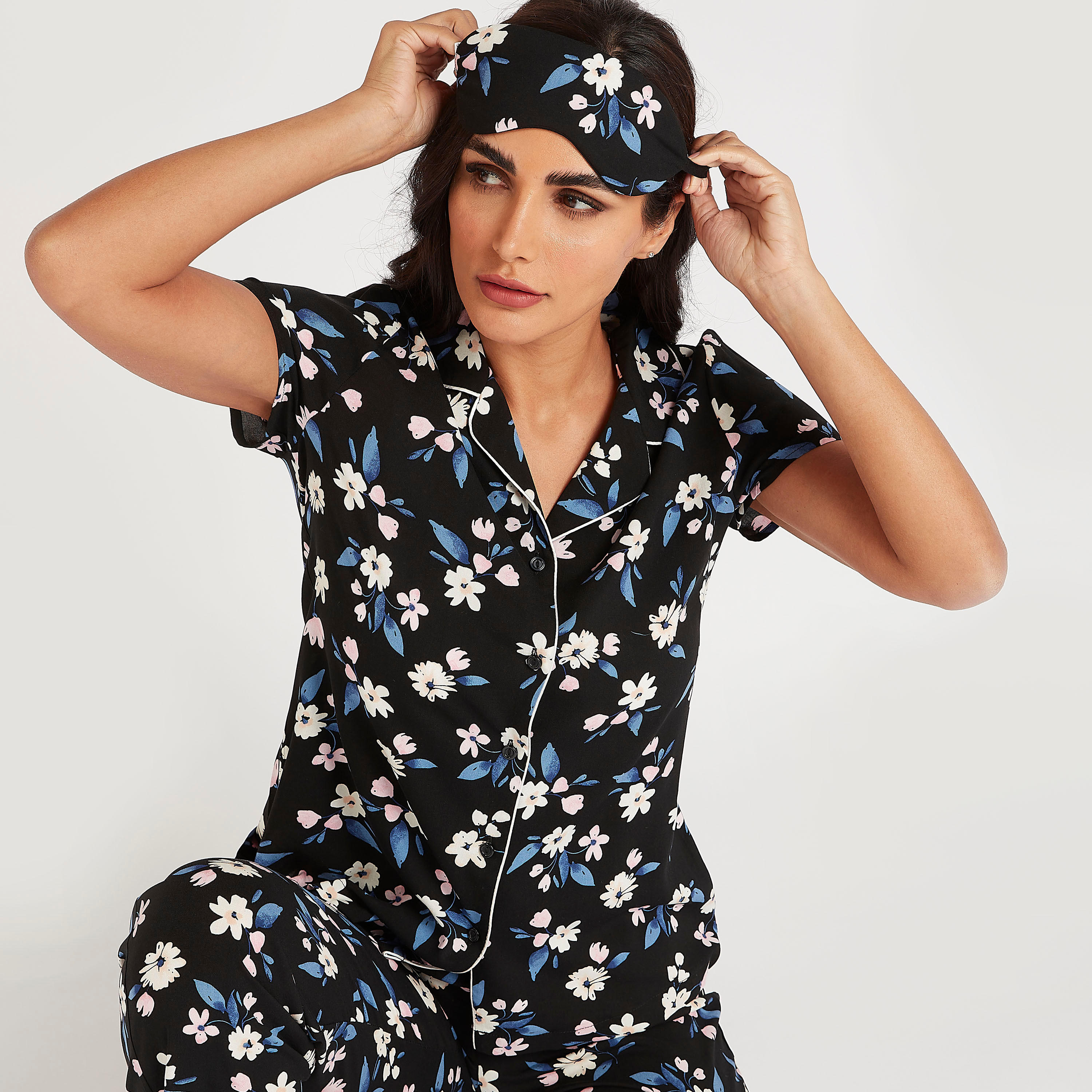 طقم من بنطلون بيجاما طويل وقميص بطبعات أزهار وياقة عادية-women-clothing-nightwear-pyjamas-longsets-image-2
