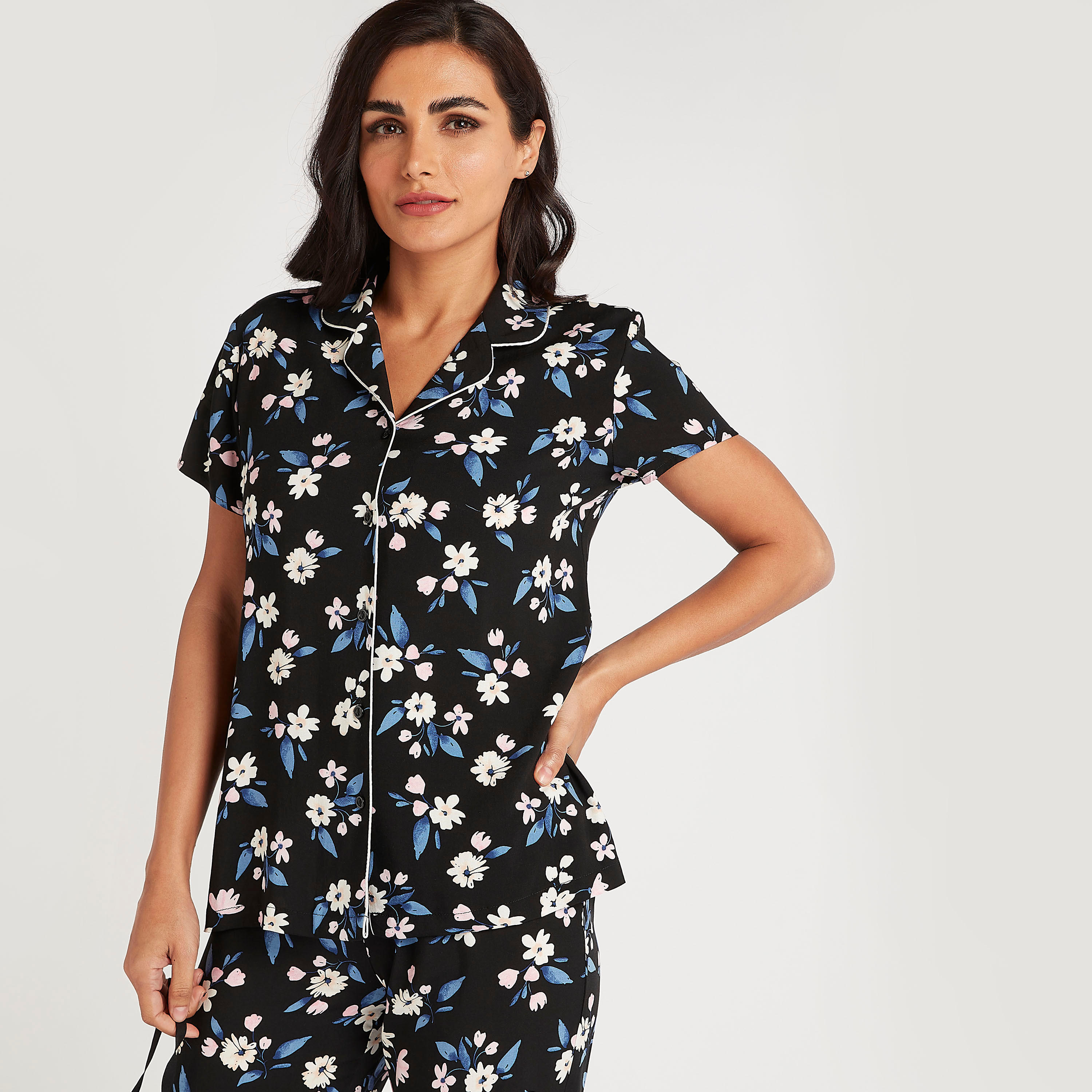 طقم من بنطلون بيجاما طويل وقميص بطبعات أزهار وياقة عادية-women-clothing-nightwear-pyjamas-longsets-image-5