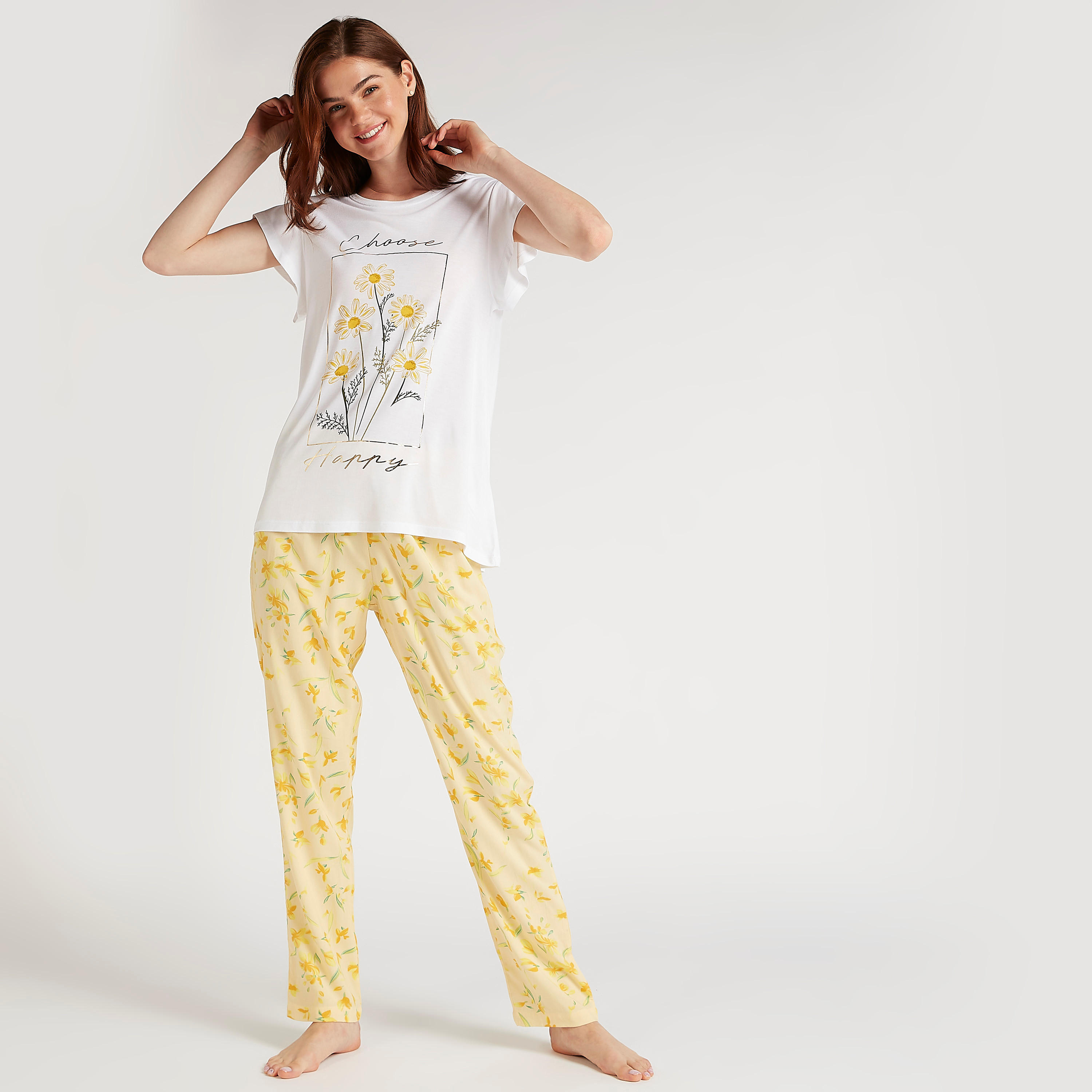 طقم من بنطلون بيجاما طويل كامل مع تيشيرت بأكمام قصيرة وطبعات-women-clothing-nightwear-pyjamas-longsets-image-2