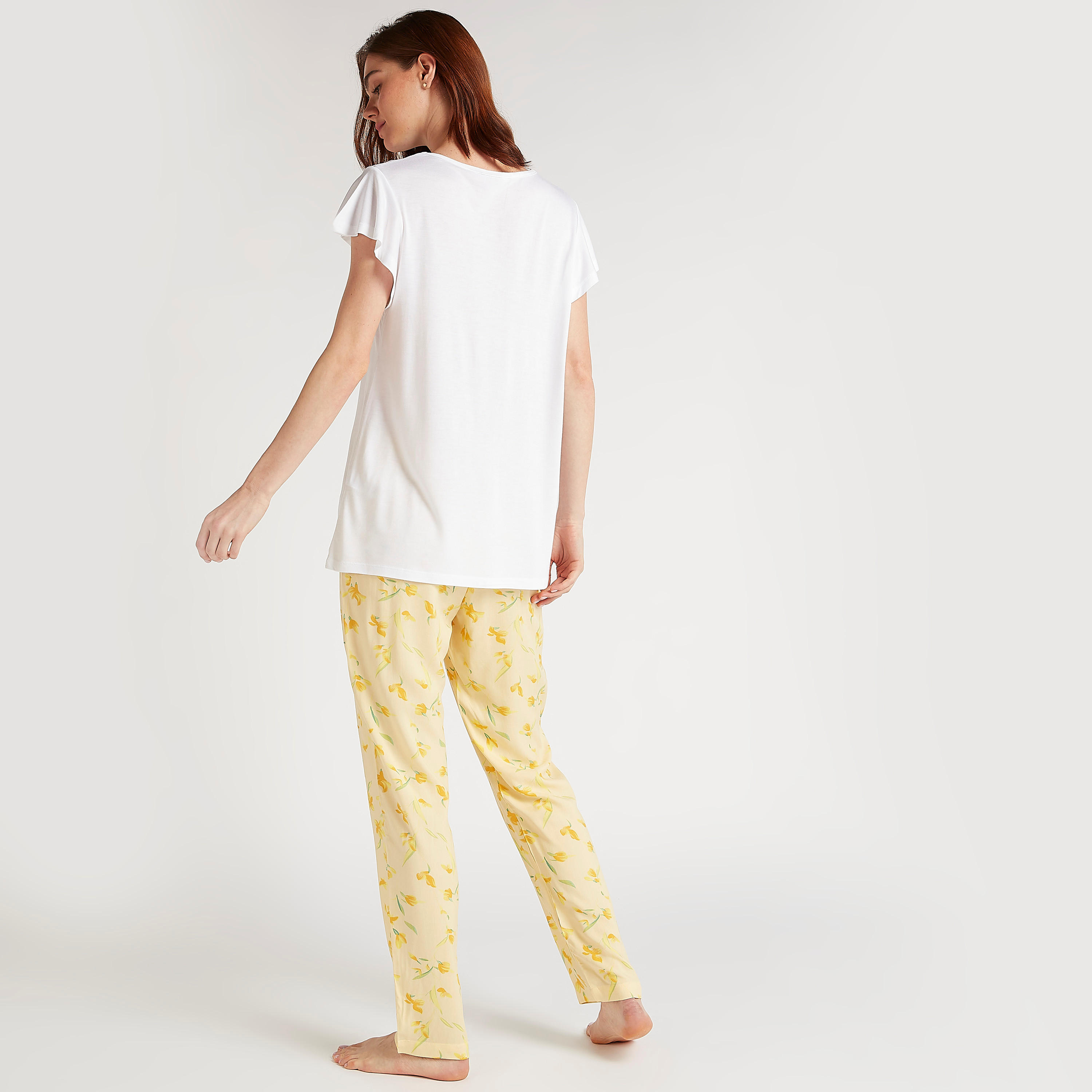 طقم من بنطلون بيجاما طويل كامل مع تيشيرت بأكمام قصيرة وطبعات-women-clothing-nightwear-pyjamas-longsets-image-4