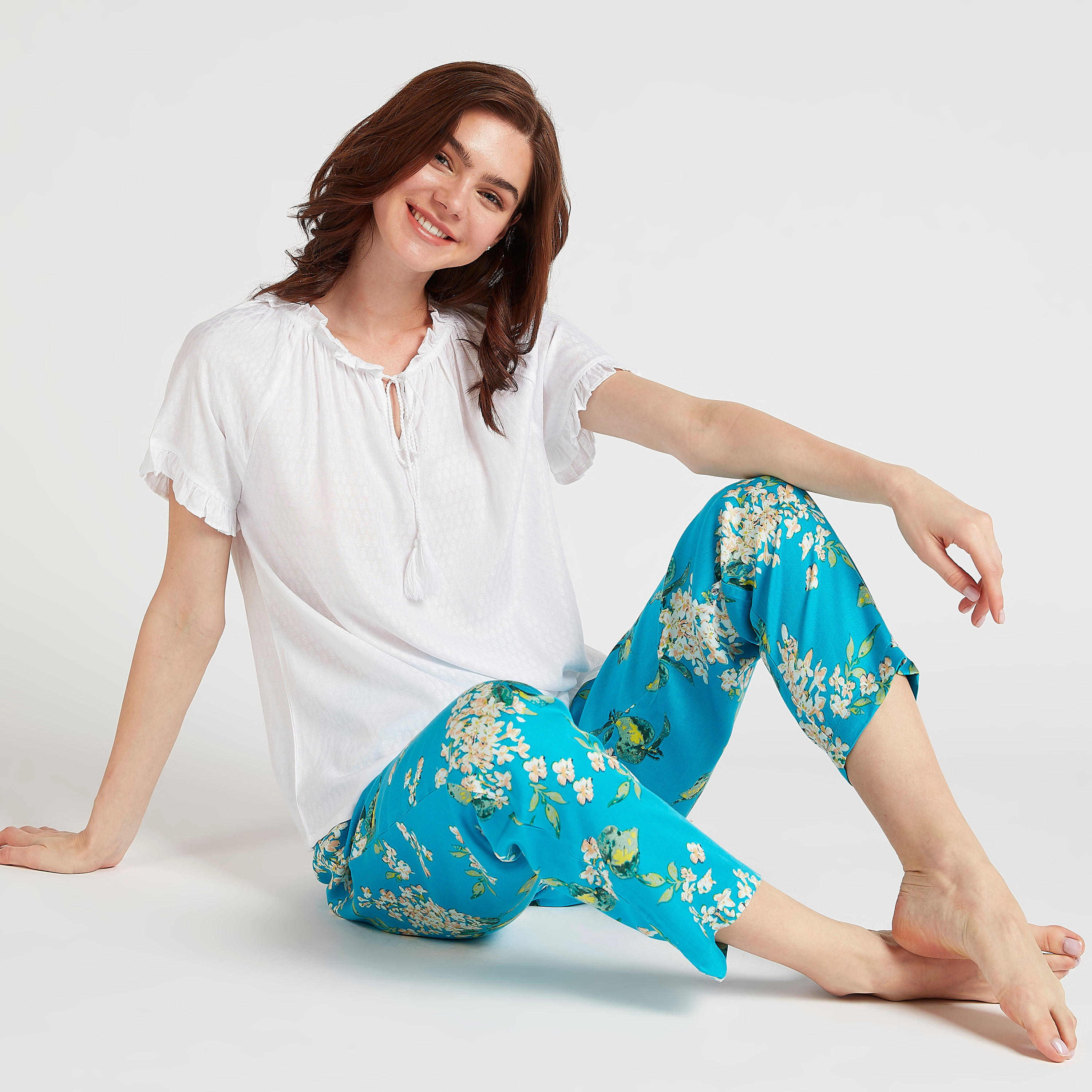 طقم من بنطلون بيجاما طويل وبلوزة بارزة الملمس-women-clothing-nightwear-pyjamas-longsets-image-1