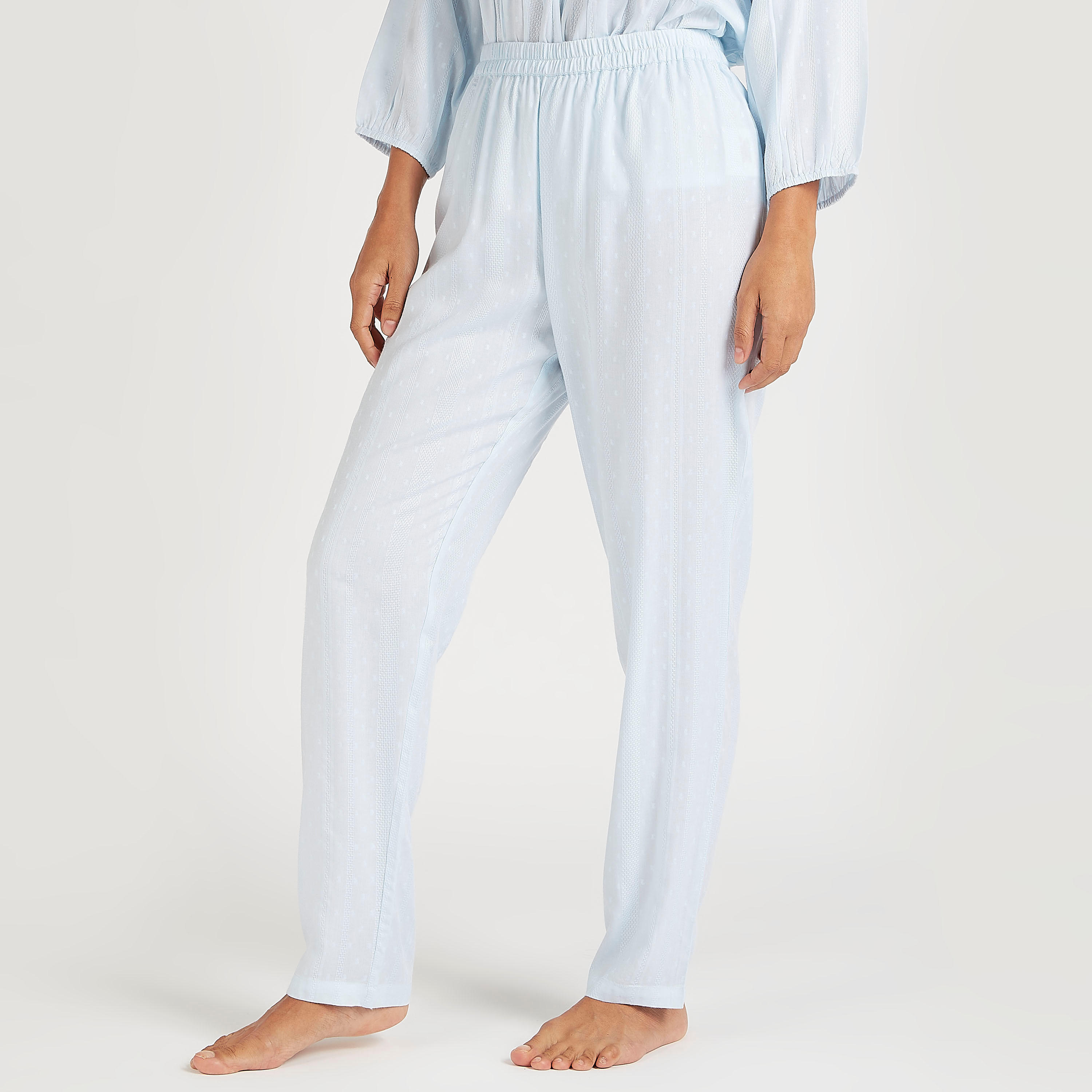 طقم بنطلون بيجاما بطول كامل وبلوزة سادة بياقة v-women-clothing-nightwear-pyjamas-longsets-image-1