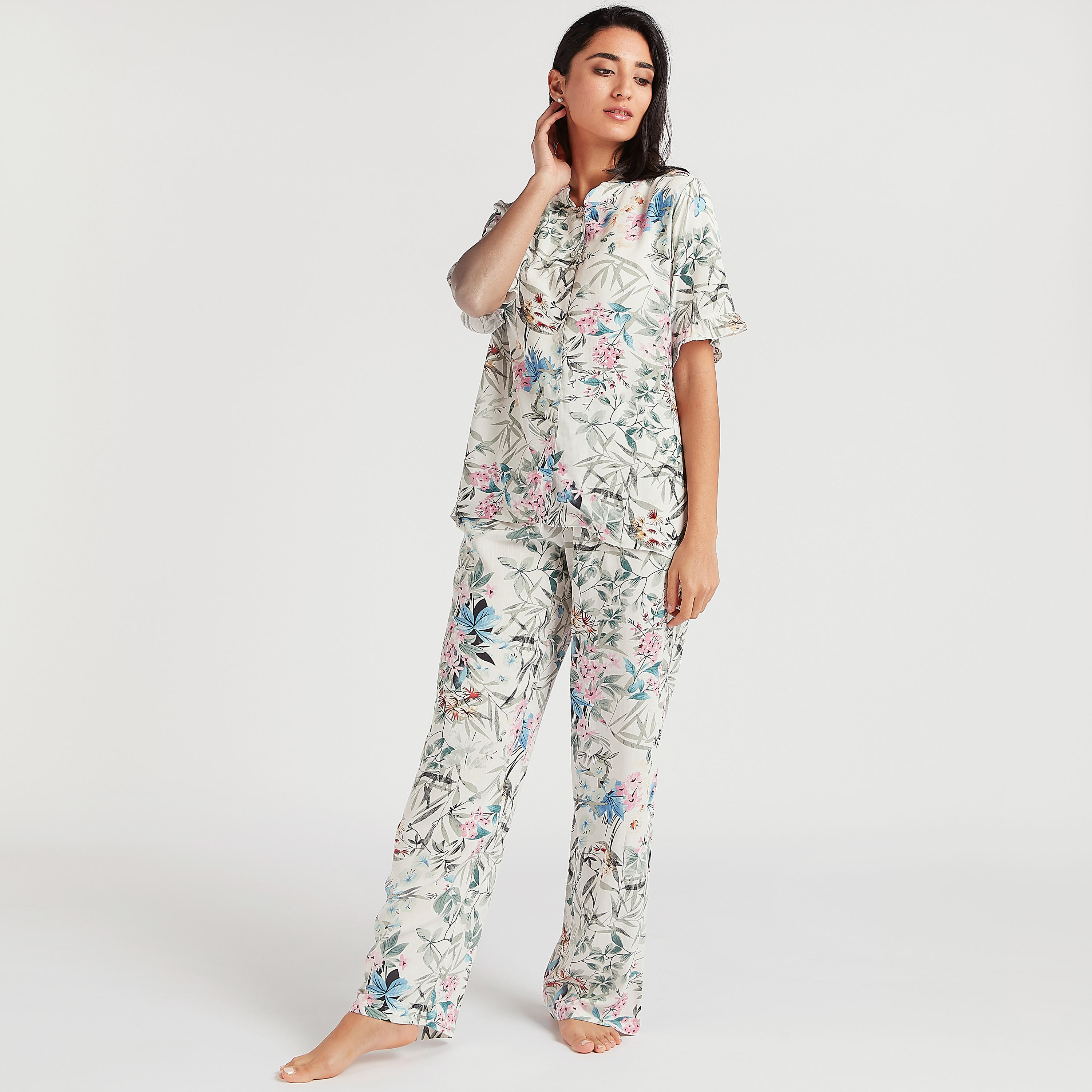 طقم بنطلون بيجاما وقميص بياقة عادية وأكمام قصيرة وطبعات-women-clothing-nightwear-pyjamas-longsets-image-6