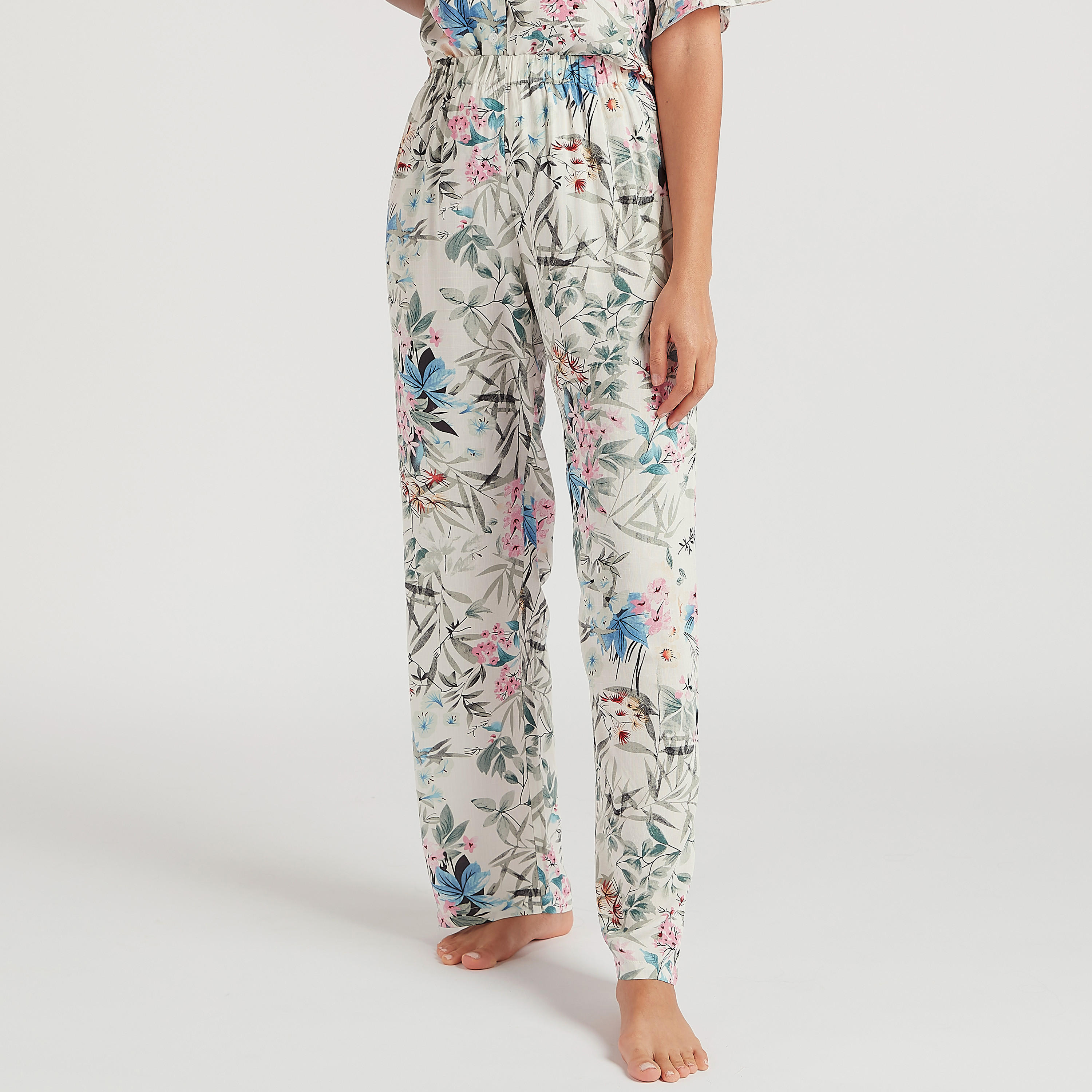 طقم بنطلون بيجاما وقميص بياقة عادية وأكمام قصيرة وطبعات-women-clothing-nightwear-pyjamas-longsets-image-2