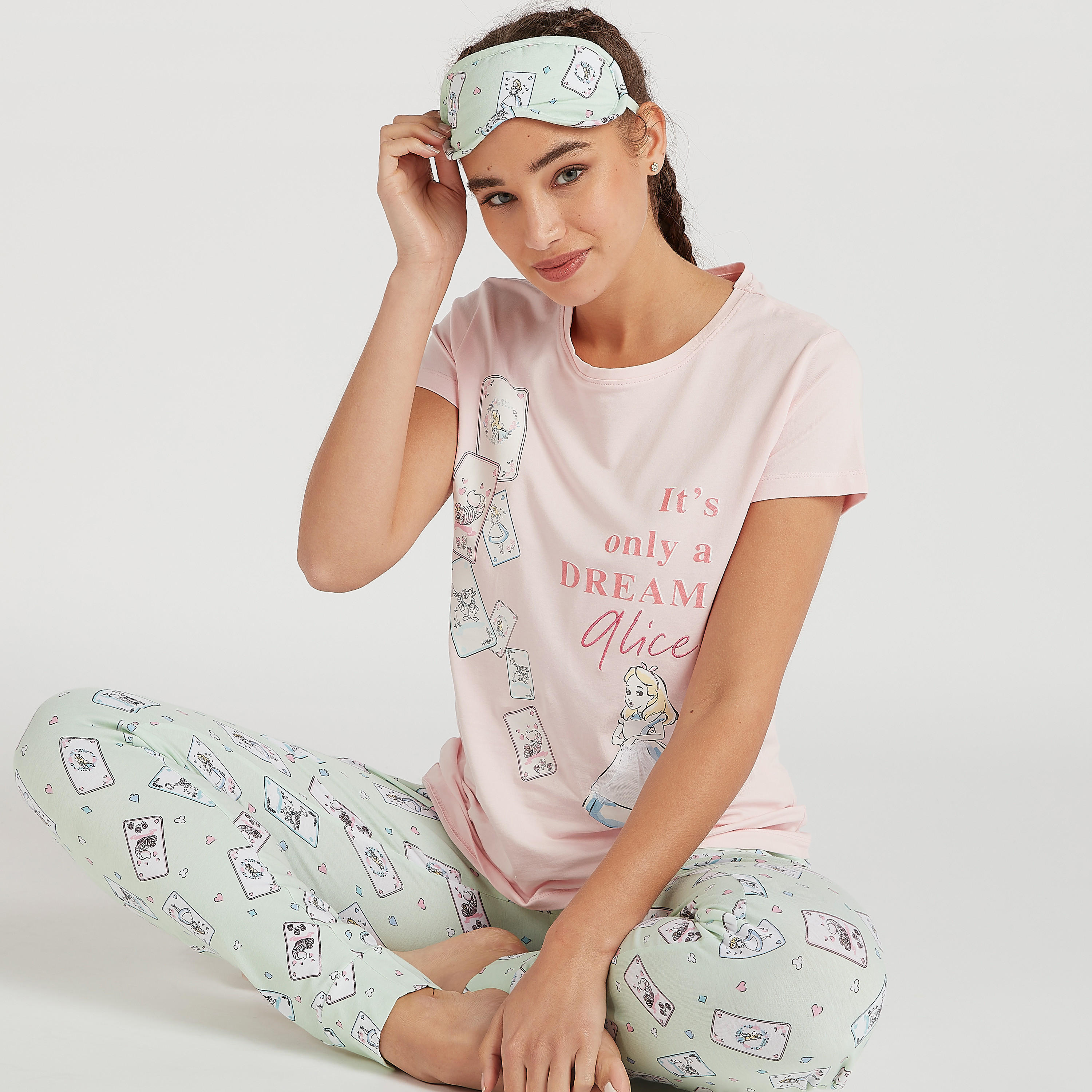 طقم من بنطلون بيجاما طويل وتيشيرت بياقة مستديرة وطبعات-women-clothing-nightwear-pyjamas-longsets-image-6