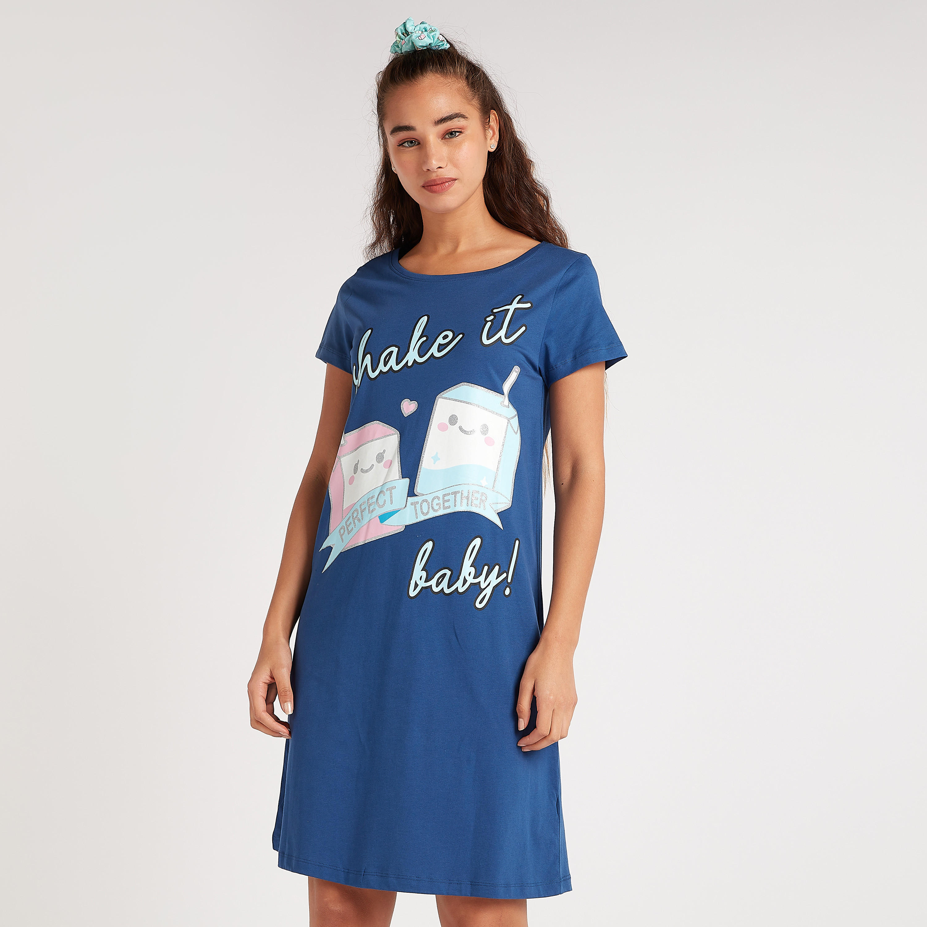 طقم قميص نوم بطبعات وياقة مستديرة - قطعتين-women-clothing-nightwear-nighties-image-2