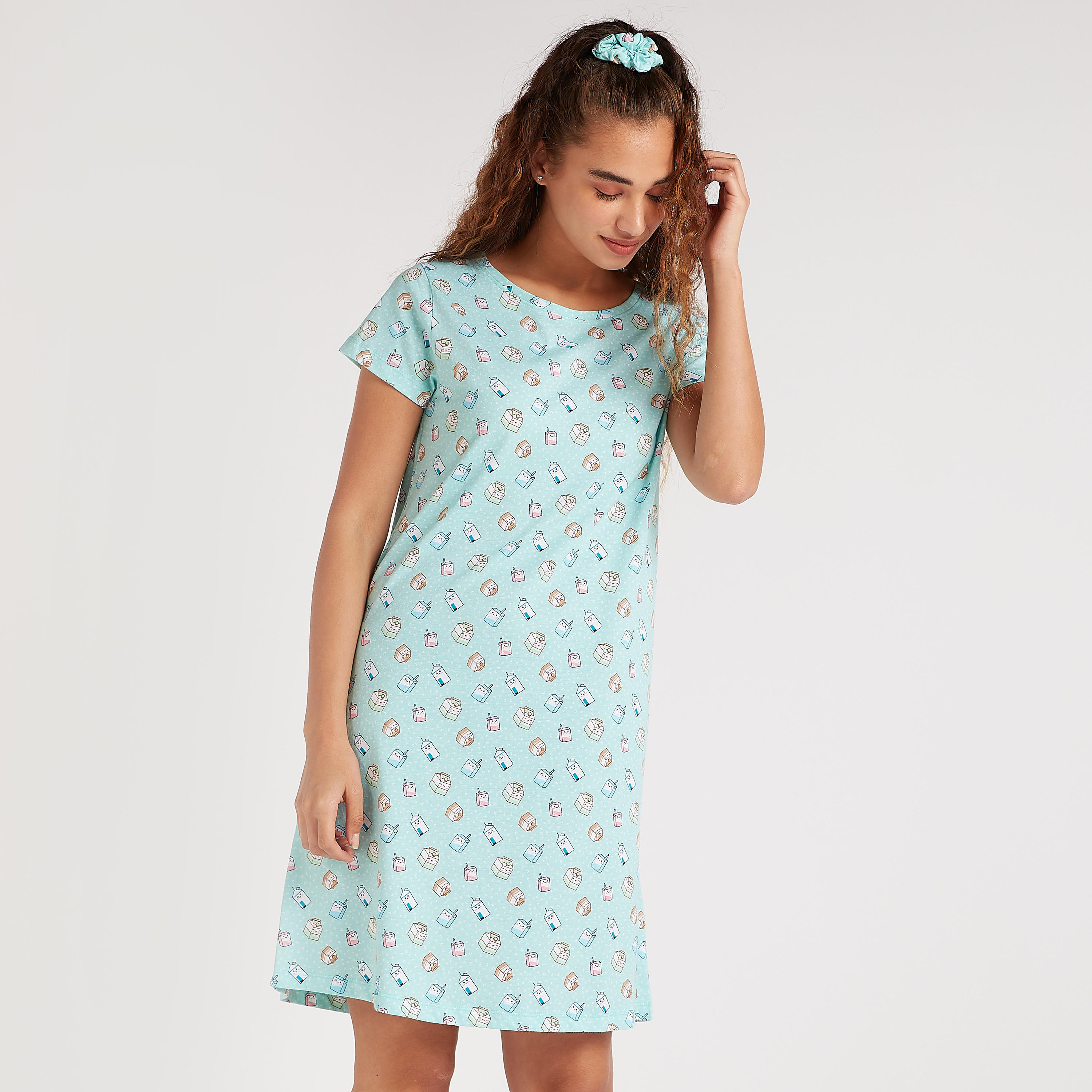 طقم قميص نوم بطبعات وياقة مستديرة - قطعتين-women-clothing-nightwear-nighties-image-3