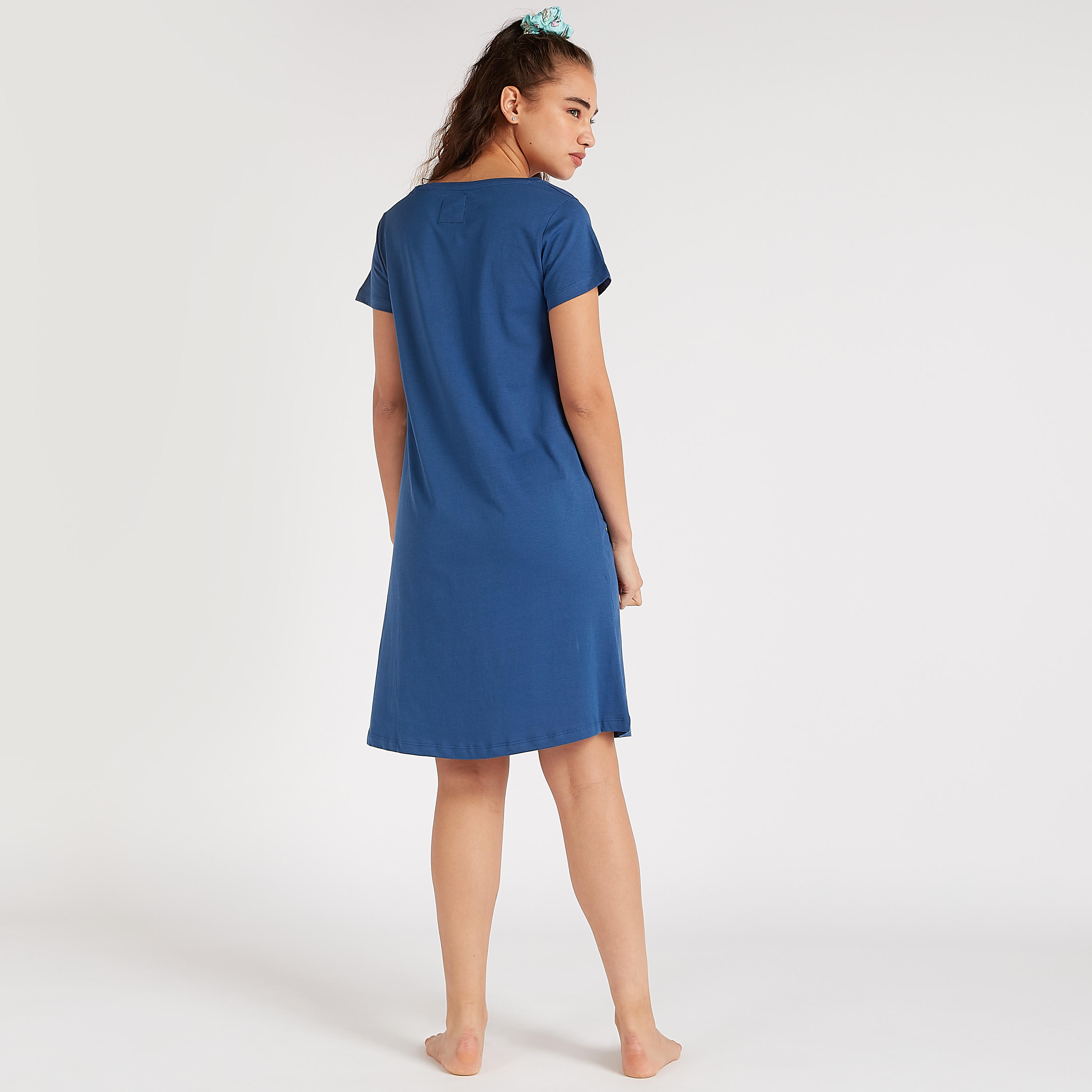 طقم قميص نوم بطبعات وياقة مستديرة - قطعتين-women-clothing-nightwear-nighties-image-5