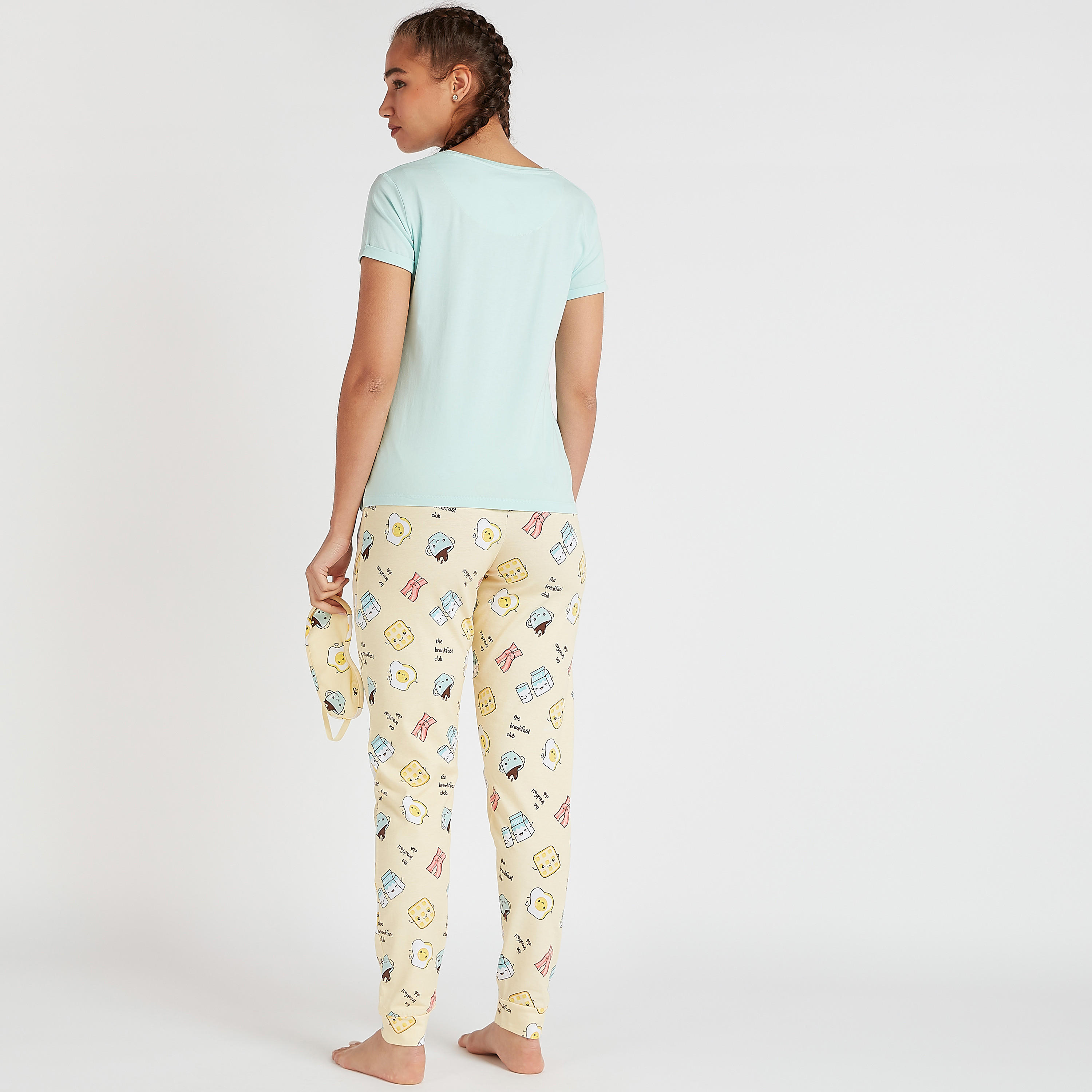 طقم من بنطلون بيجاما طويل وتيشيرت بطبعات-women-clothing-nightwear-pyjamas-longsets-image-4