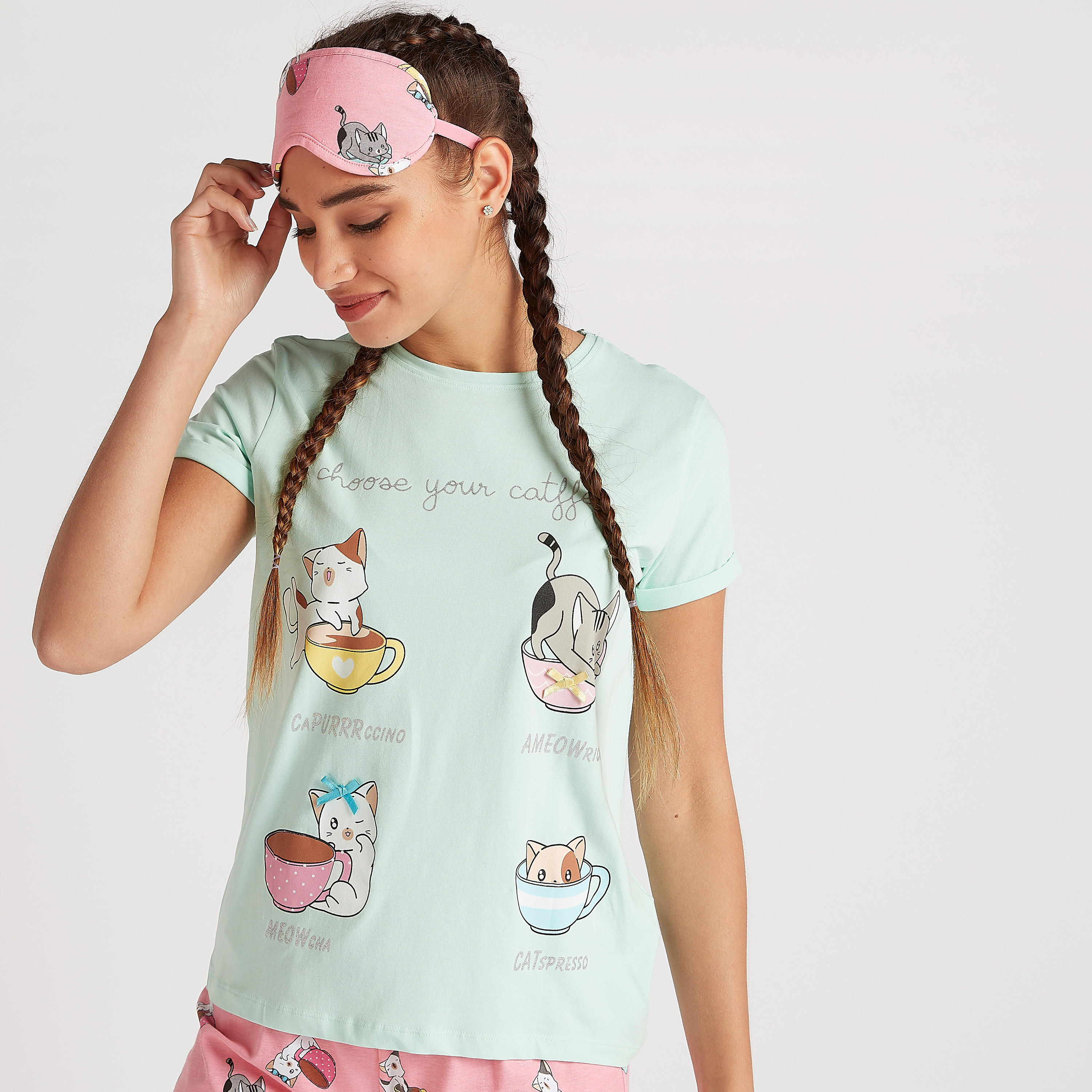 طقم من بنطلون بيجاما طويل وتيشيرت بطبعات-women-clothing-nightwear-pyjamas-longsets-image-4