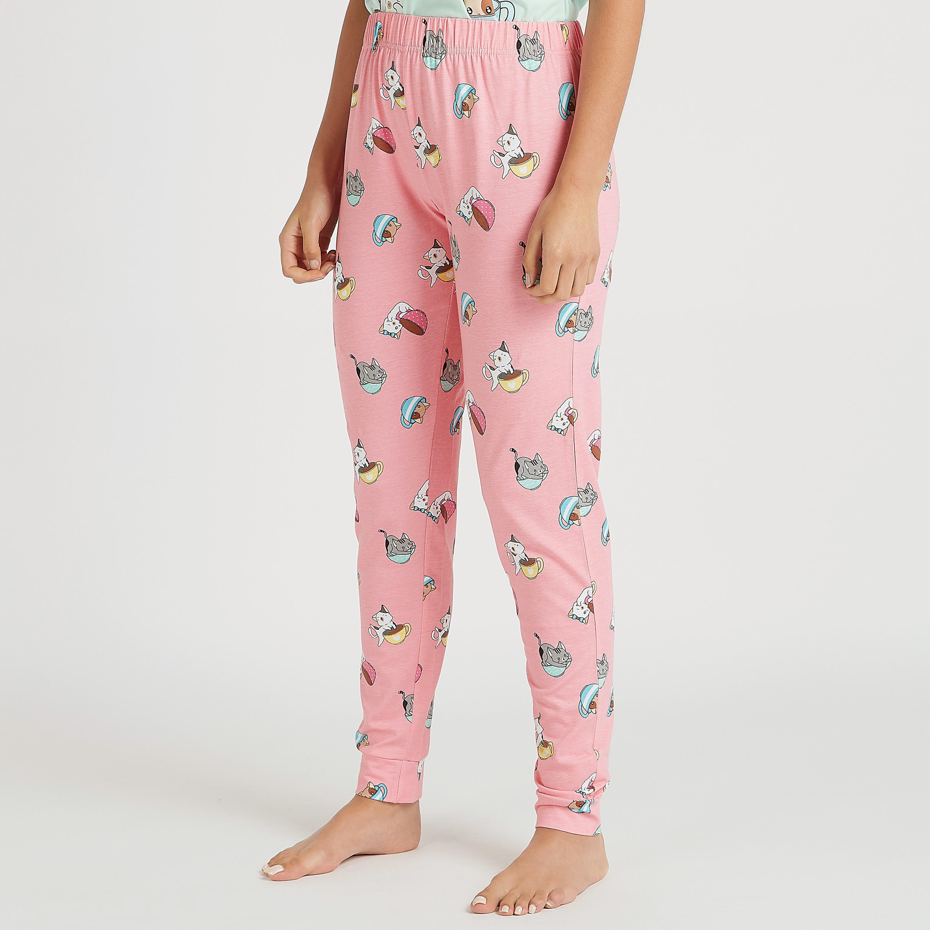طقم من بنطلون بيجاما طويل وتيشيرت بطبعات-women-clothing-nightwear-pyjamas-longsets-image-5