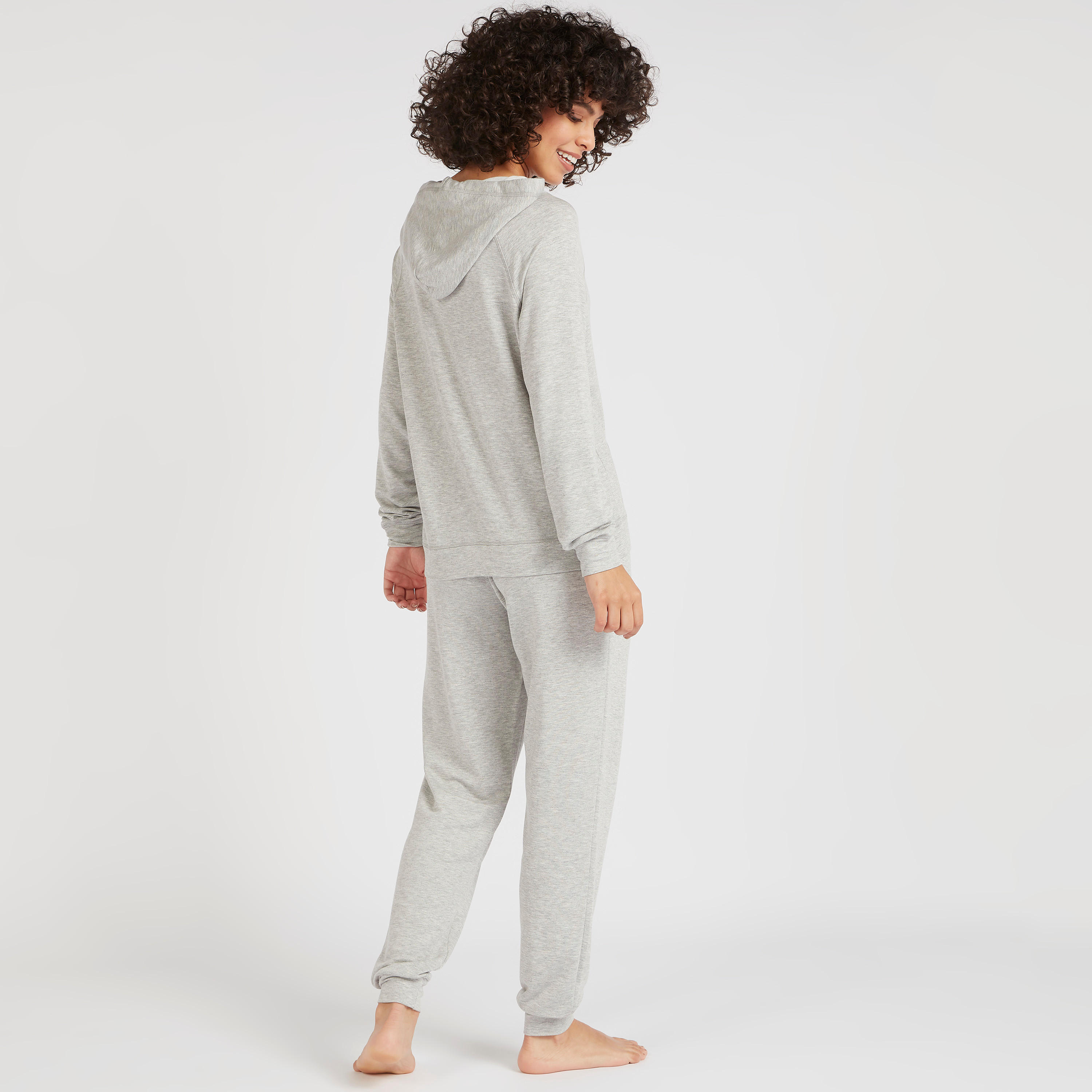 طقم بنطلون بيجاما طويل وسويت شيرت بقبّعة وطبعات-women-clothing-nightwear-pyjamas-longsets-image-3