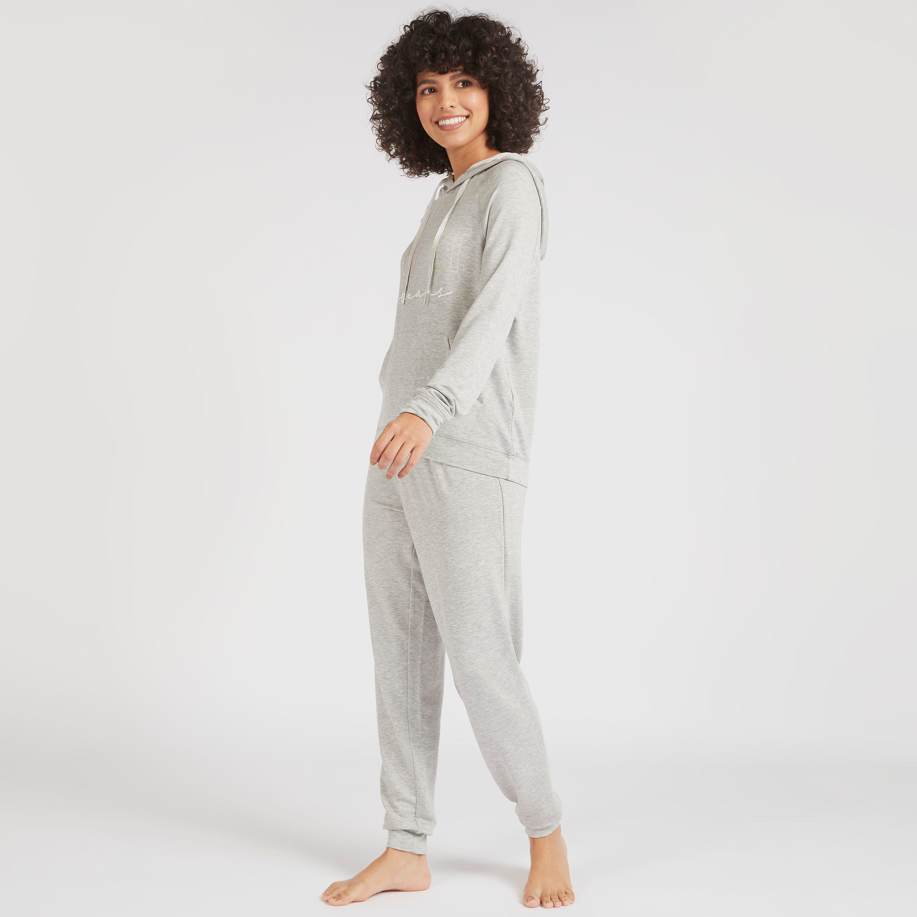 طقم بنطلون بيجاما طويل وسويت شيرت بقبّعة وطبعات-women-clothing-nightwear-pyjamas-longsets-image-5