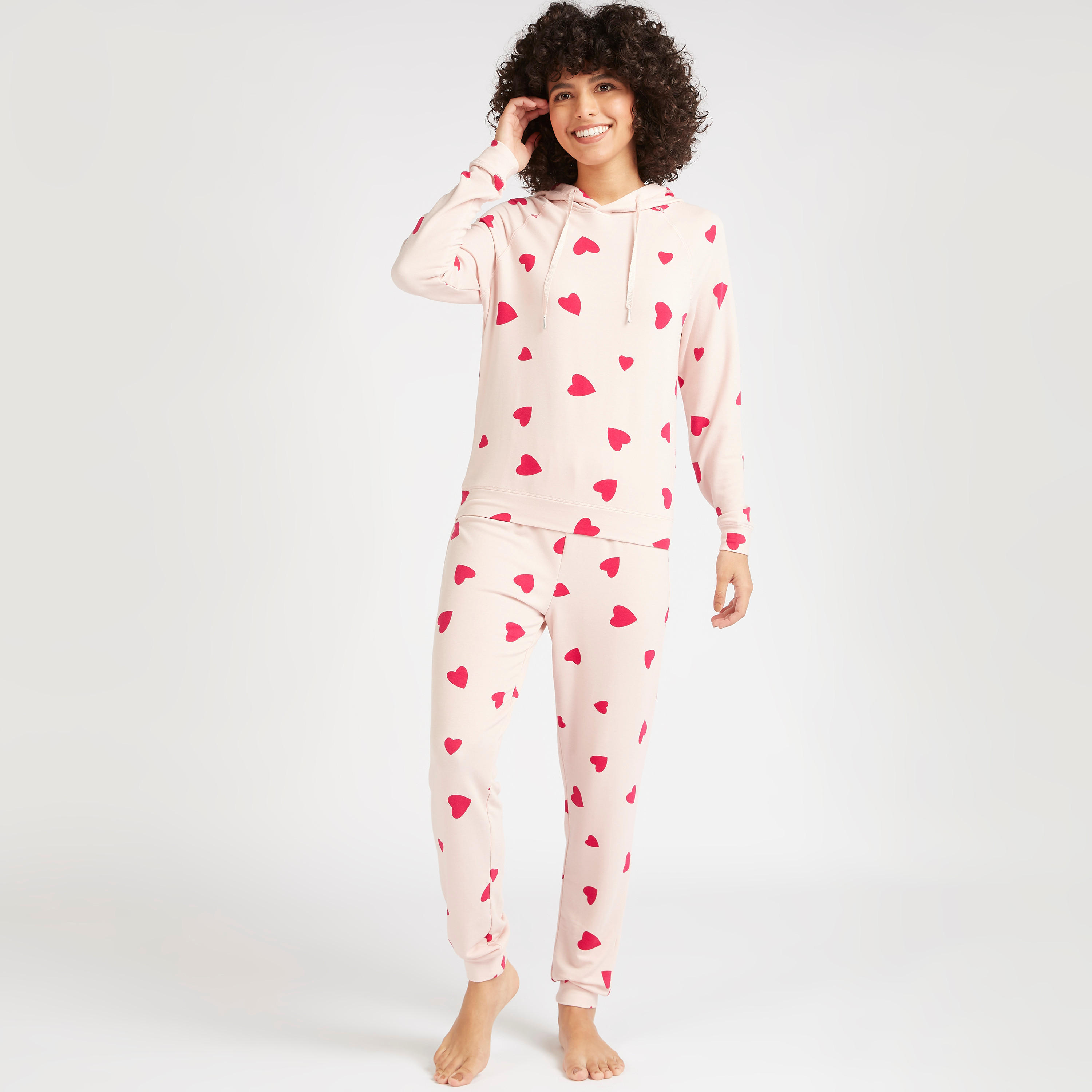 طقم سويت شيرت بقبعة وطبعات قلب وبنطلون رياضي طويل-women-clothing-nightwear-pyjamas-longsets-image-2