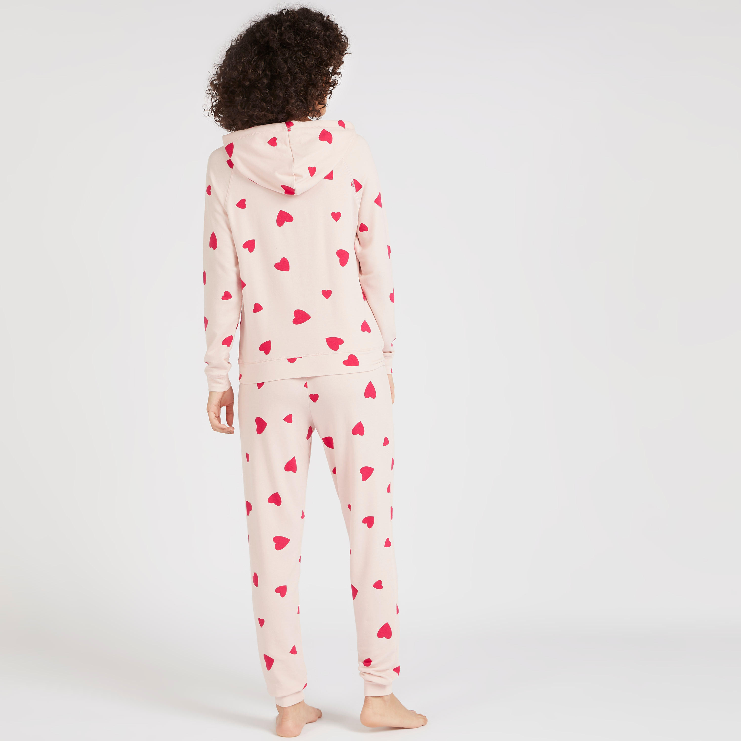طقم سويت شيرت بقبعة وطبعات قلب وبنطلون رياضي طويل-women-clothing-nightwear-pyjamas-longsets-image-4