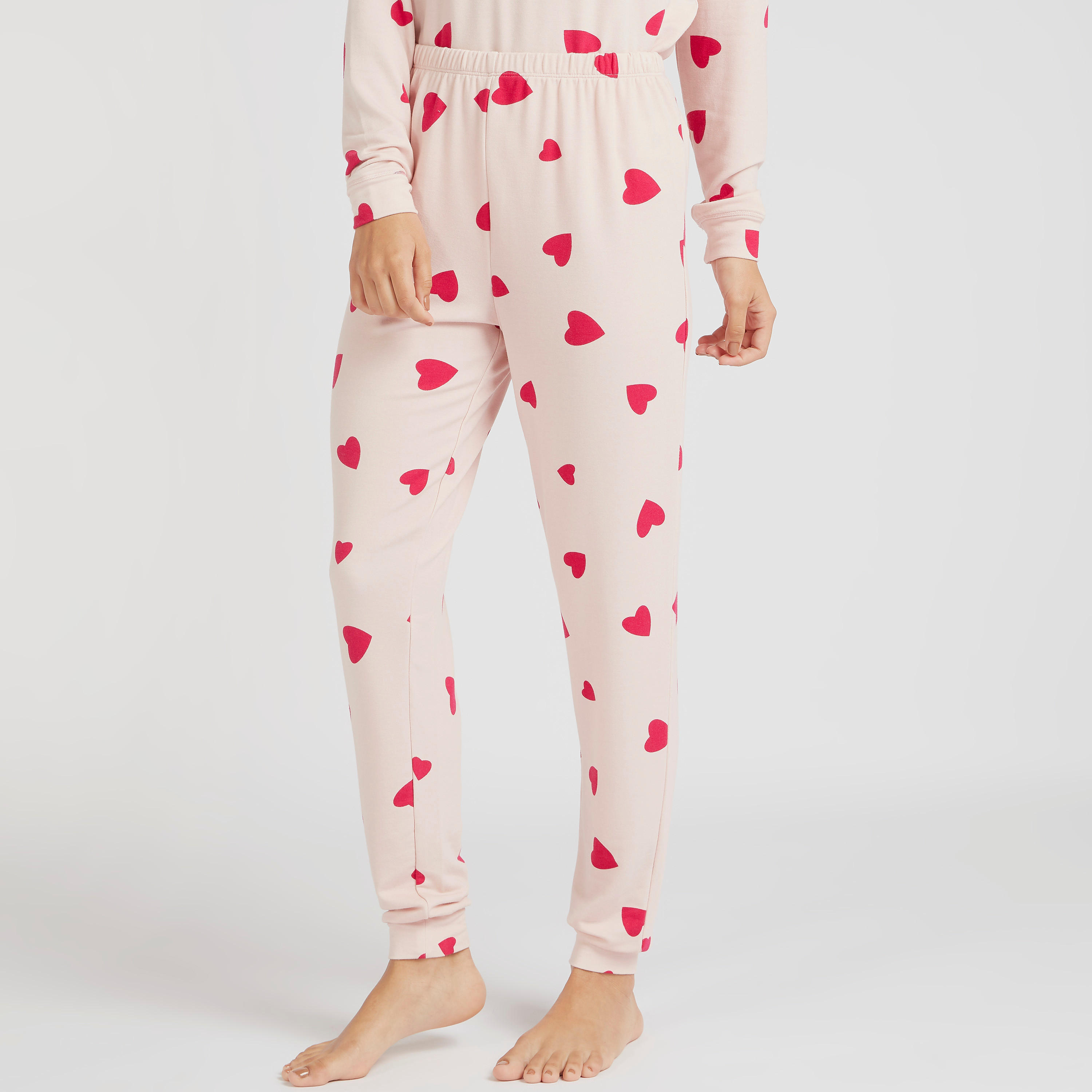 طقم سويت شيرت بقبعة وطبعات قلب وبنطلون رياضي طويل-women-clothing-nightwear-pyjamas-longsets-image-5