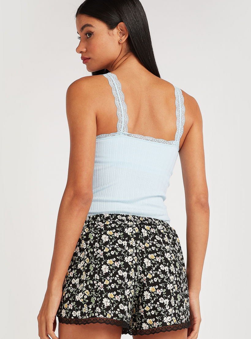 شورت بطبعات أزهار وخصر مطّاطي وتفاصيل دانتيل-women-clothing-nightwear-pyjamas-bottoms-image-4