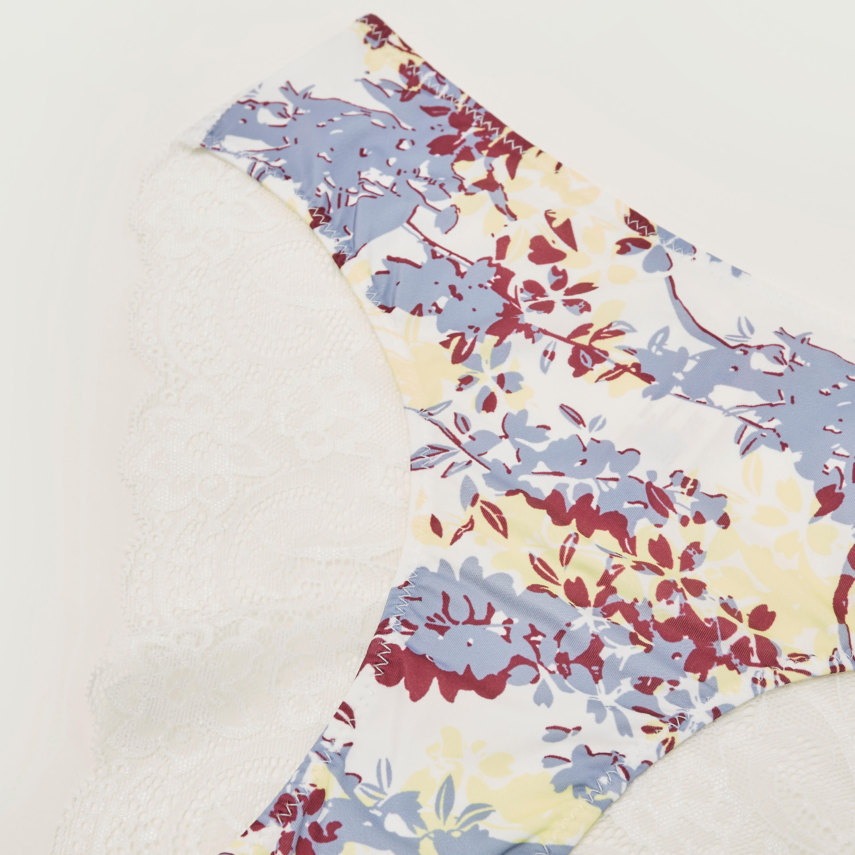 سروال هيبستر داخلي بخصر مطاطي وتفاصيل دانتيل وطبعات أزهار-women-clothing-lingerie-panties-image-2
