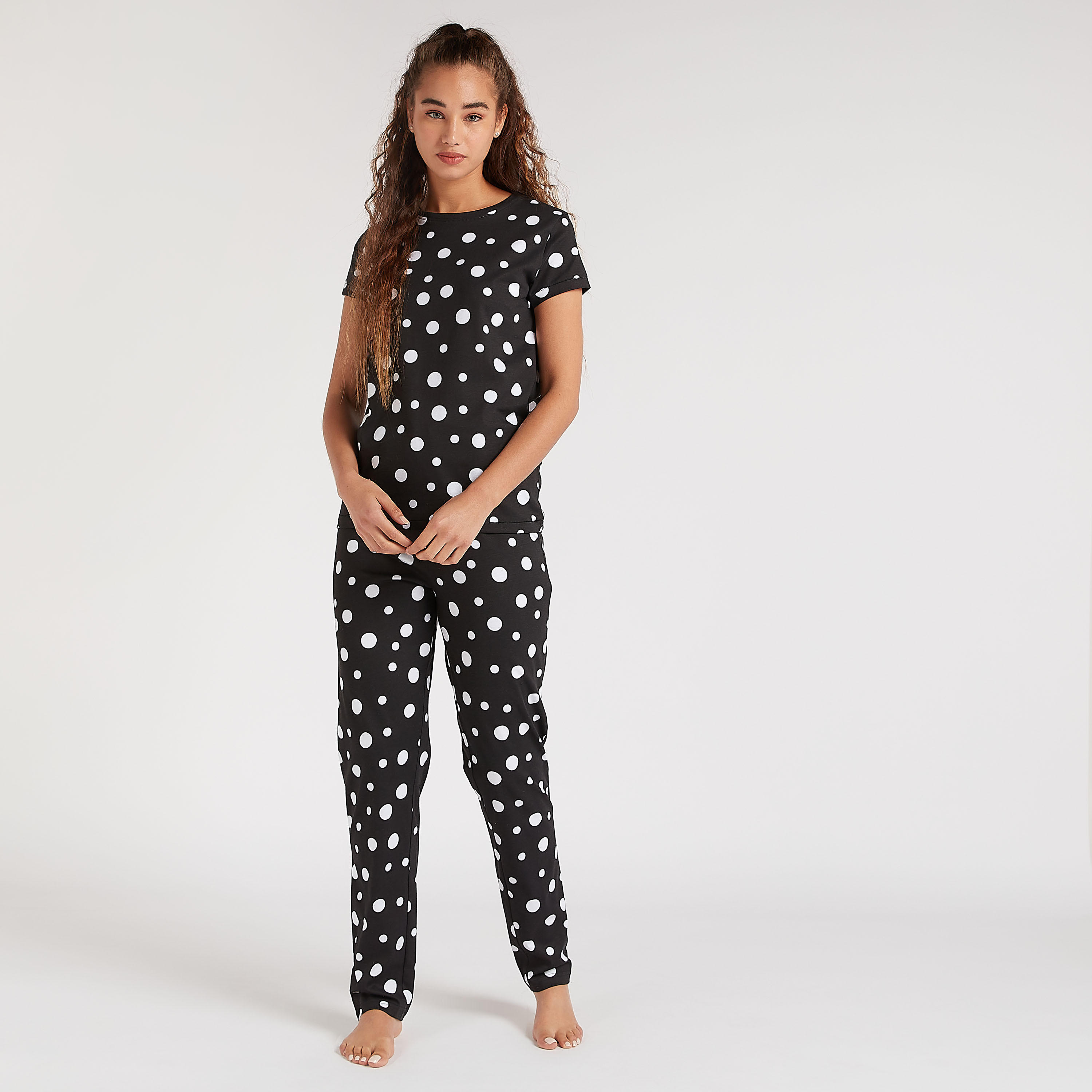 طقم بنطلون بيجاما وتيشيرت منقط بياقة ضيقة-women-clothing-nightwear-pyjamas-longsets-image-2