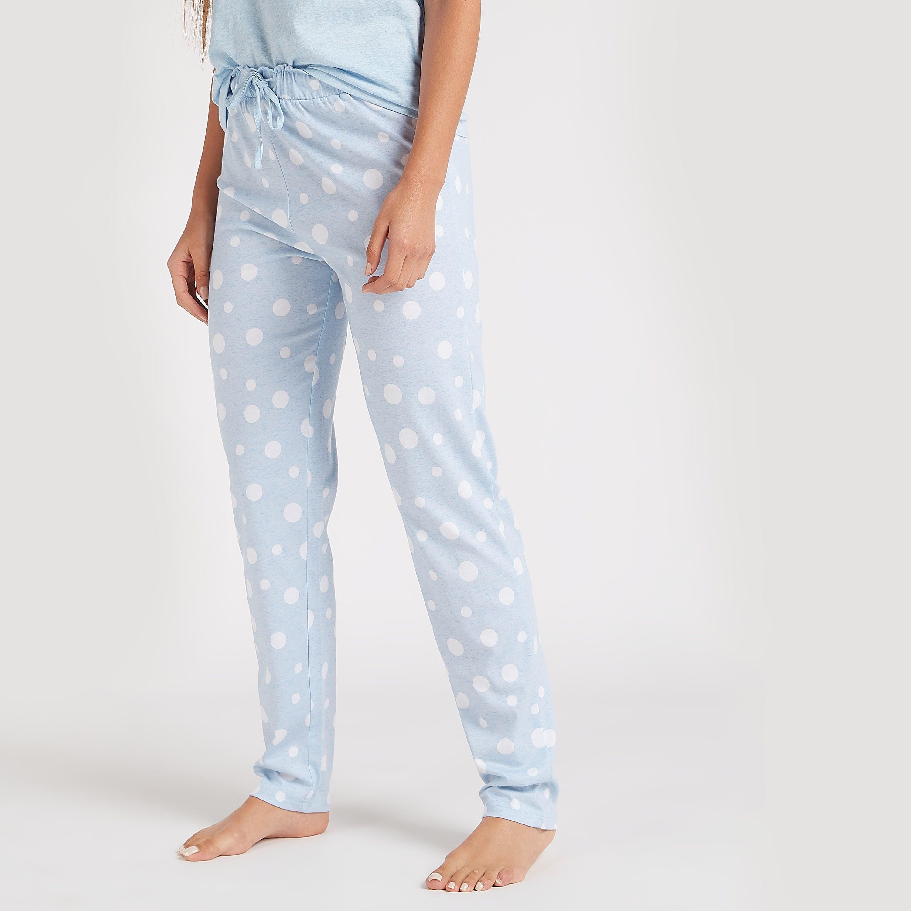 طقم بنطلون بيجاما منقّط وتيشيرت بياقة ضيّقة وطبعات-women-clothing-nightwear-pyjamas-longsets-image-5