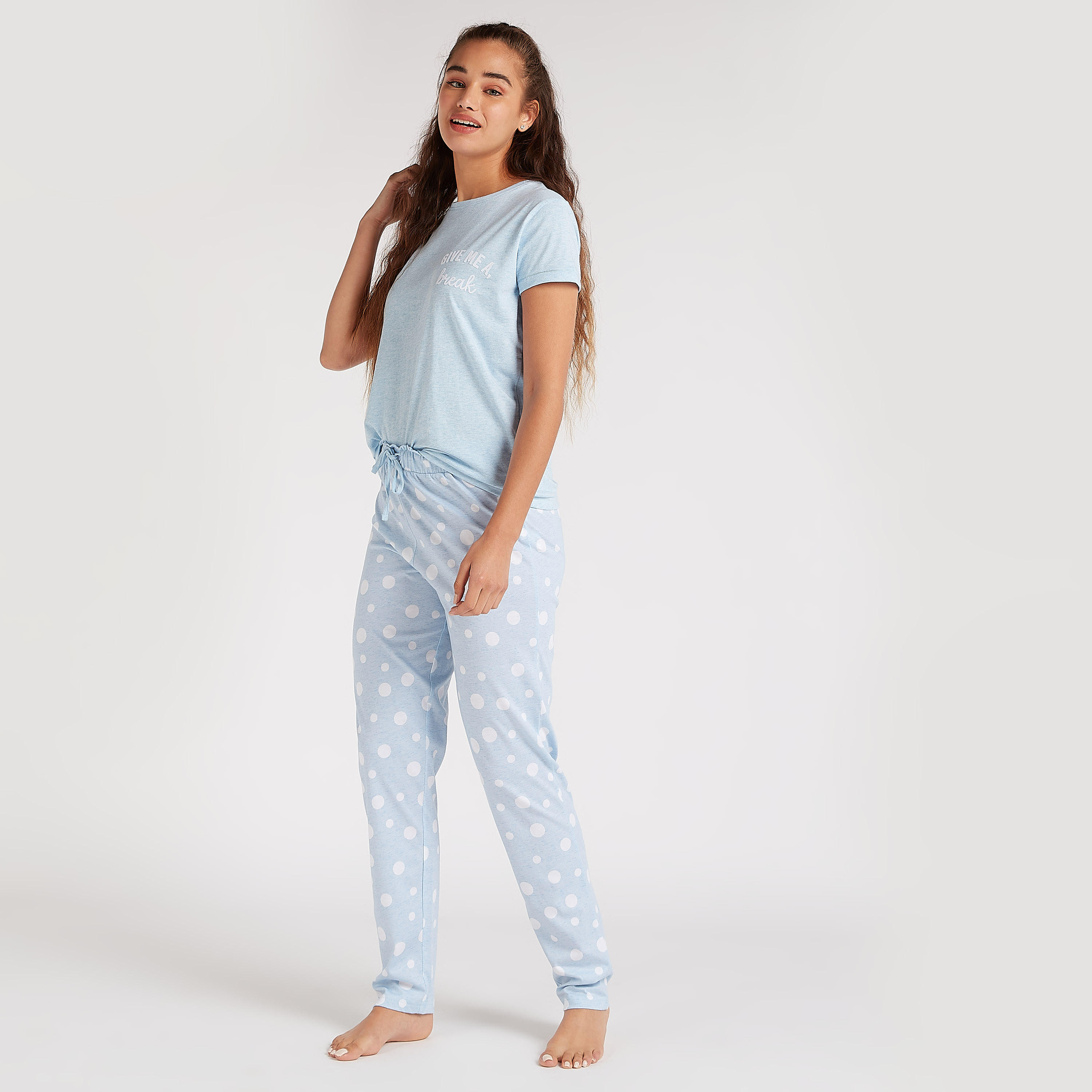 طقم بنطلون بيجاما منقّط وتيشيرت بياقة ضيّقة وطبعات-women-clothing-nightwear-pyjamas-longsets-image-6