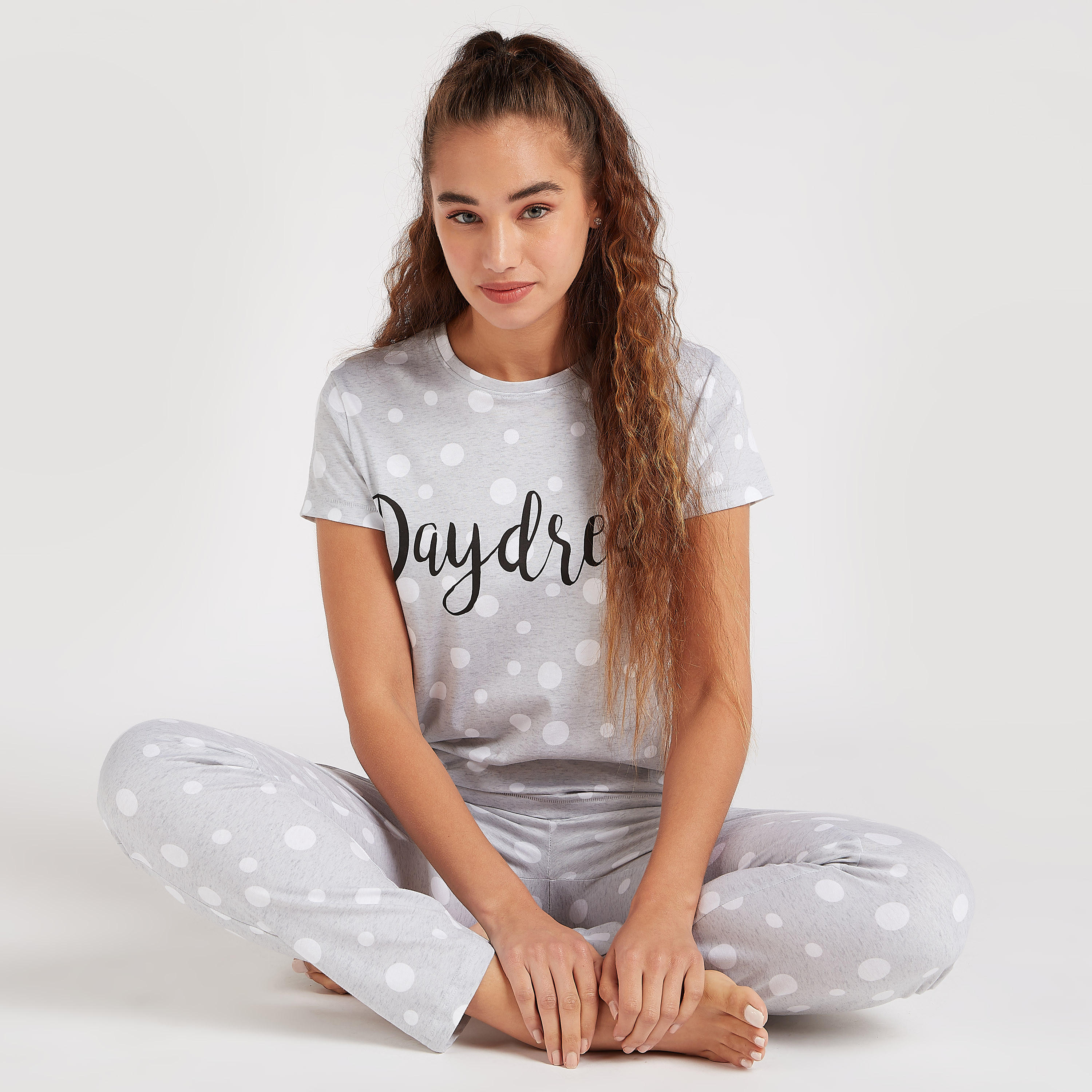 طقم بنطلون بيجاما وتيشيرت منقط بياقة ضيقة-women-clothing-nightwear-pyjamas-longsets-image-2