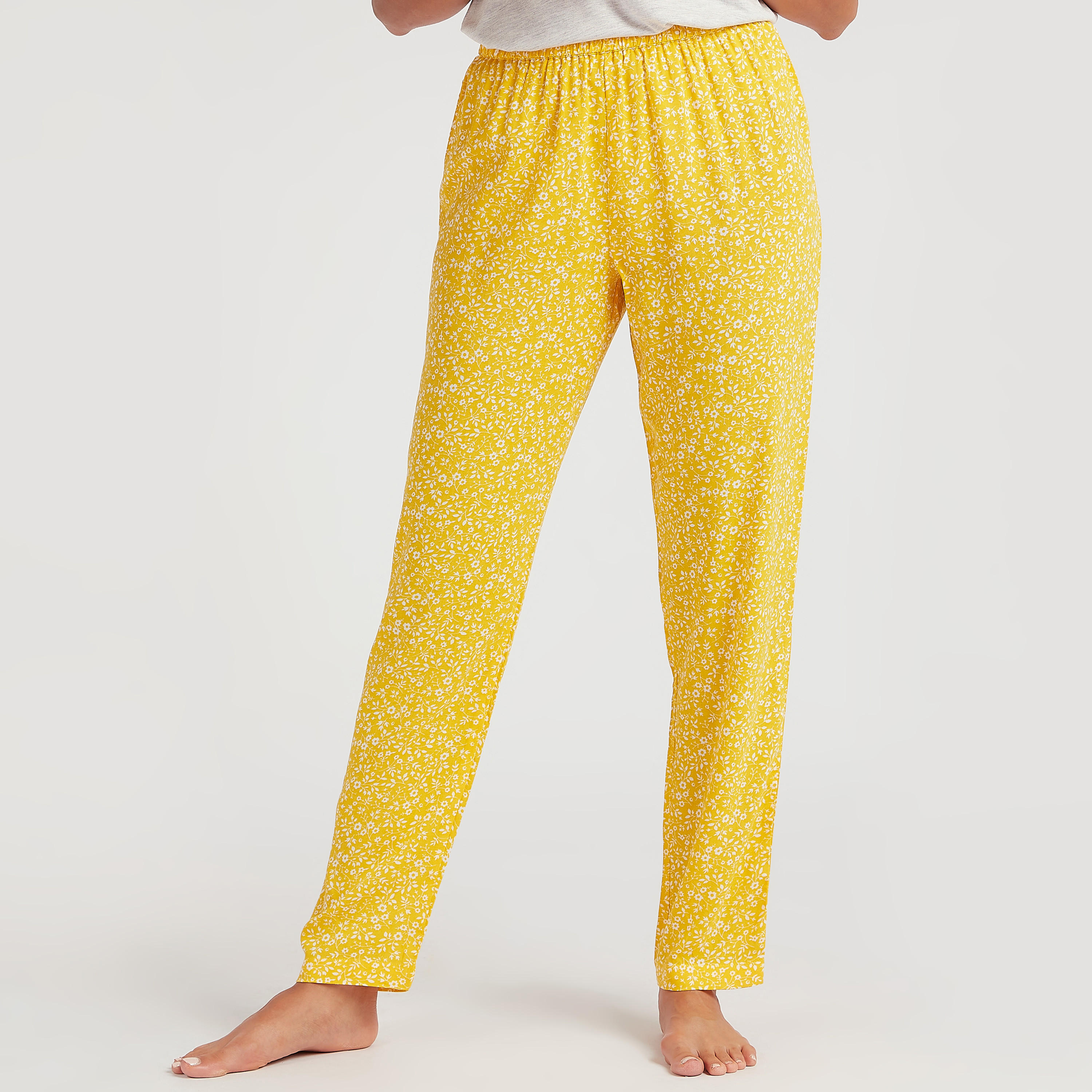 طقم من بنطلون بيجاما طويل وتيشيرت بطبعات-women-clothing-nightwear-pyjamas-longsets-image-4