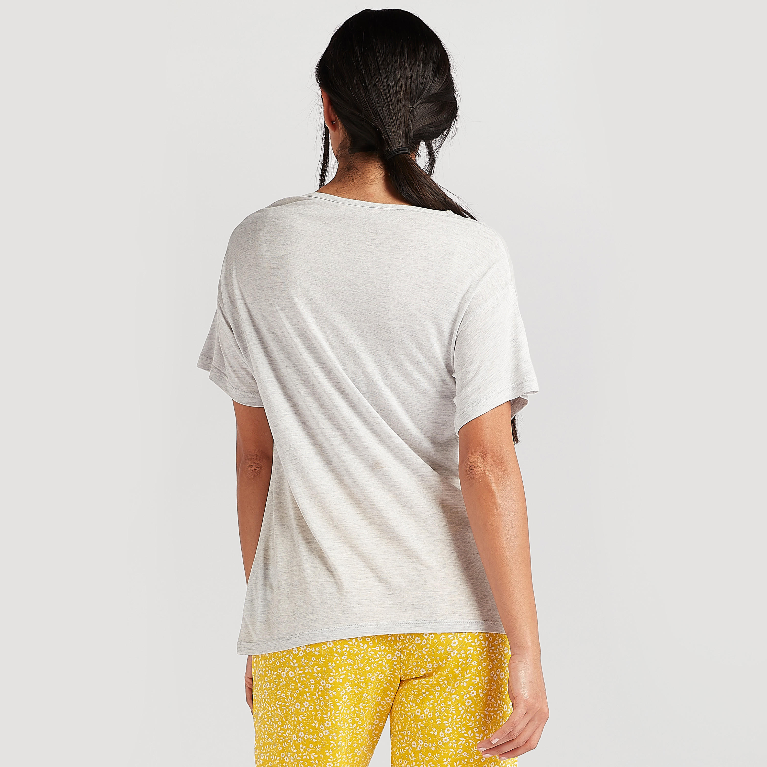 طقم من بنطلون بيجاما طويل وتيشيرت بطبعات-women-clothing-nightwear-pyjamas-longsets-image-5