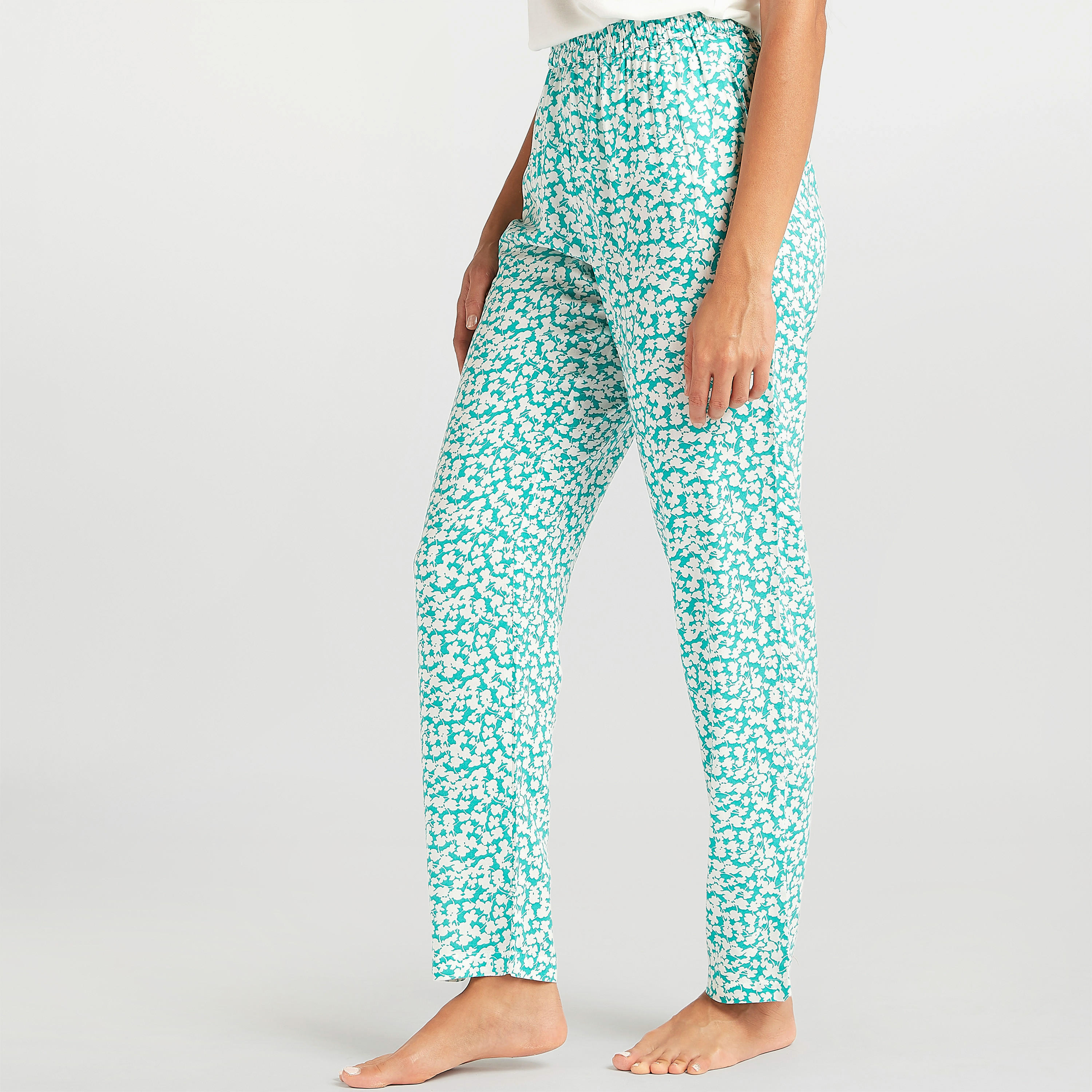 طقم من بنطلون بيجاما طويل وتيشيرت بياقة ضيقة وطبعات-women-clothing-nightwear-pyjamas-longsets-image-4
