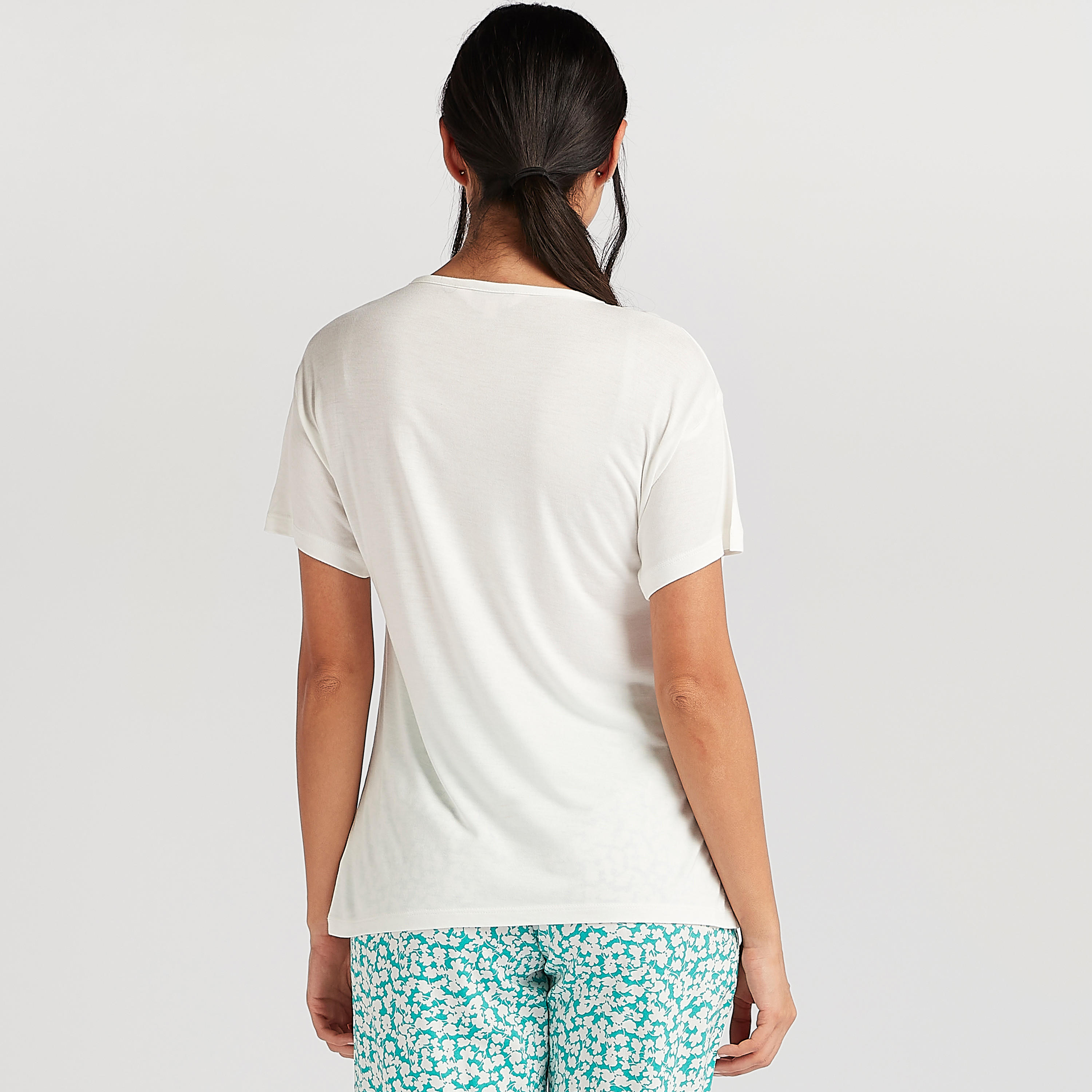 طقم من بنطلون بيجاما طويل وتيشيرت بياقة ضيقة وطبعات-women-clothing-nightwear-pyjamas-longsets-image-5