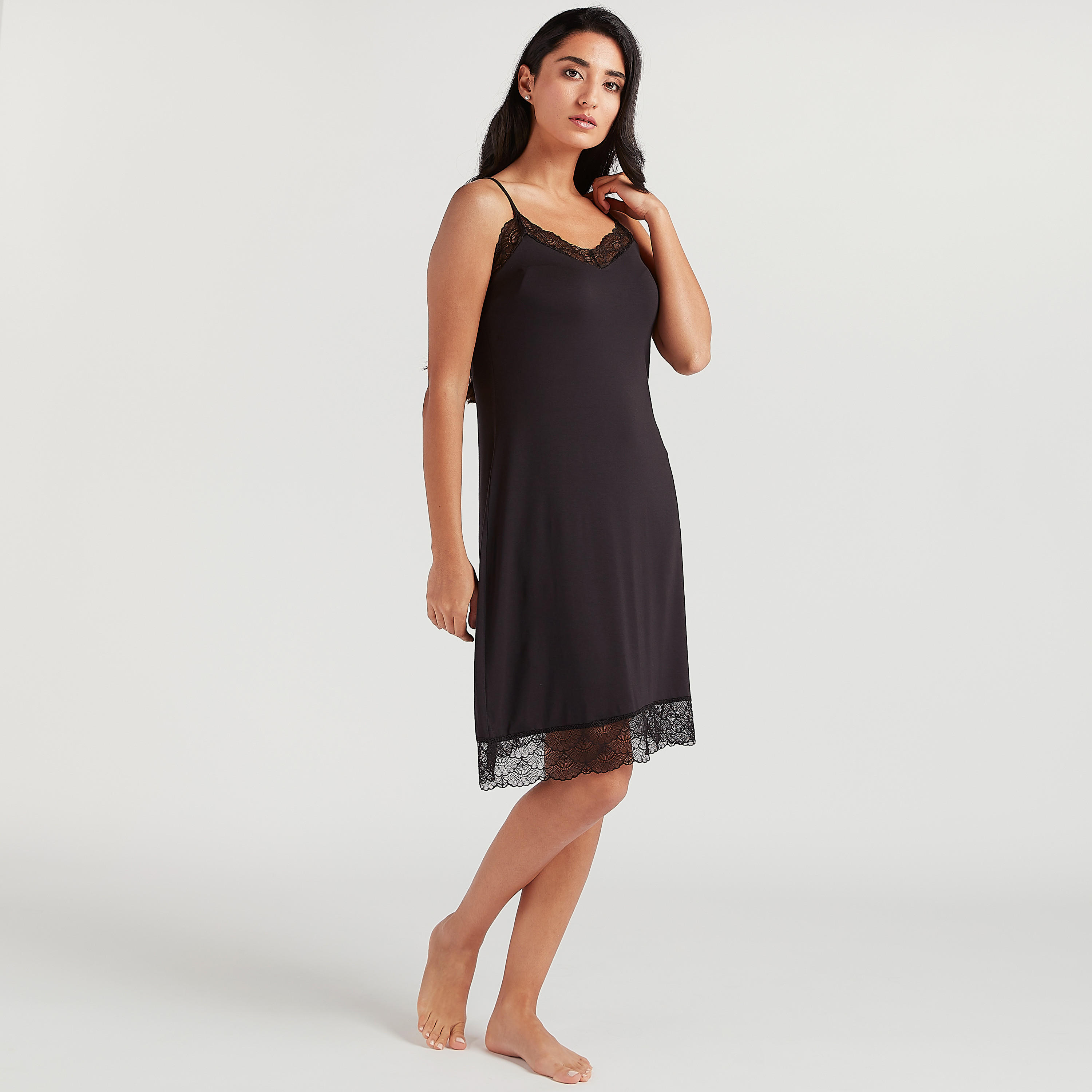 فستان سادة دون أكمام بتفاصيل دانتيل-women-clothing-nightwear-nighties-image-3