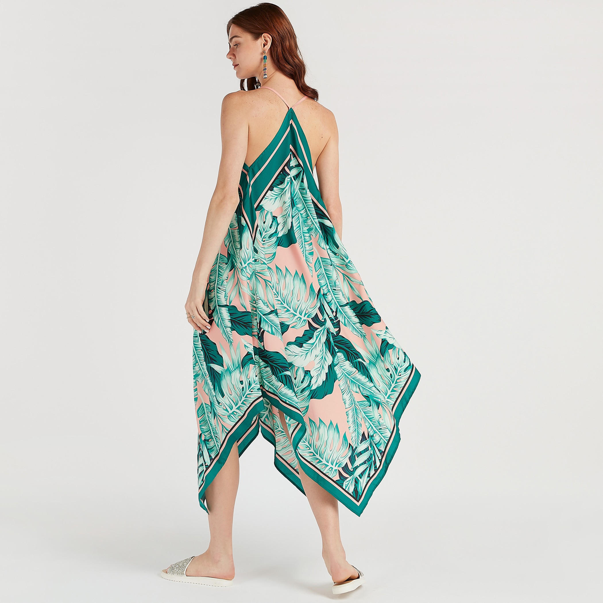 فستان شاطئ بطبعات أزهار وأحزمة رفيعة وياقة V-women-clothing-swimandbeach-beachwear-image-4