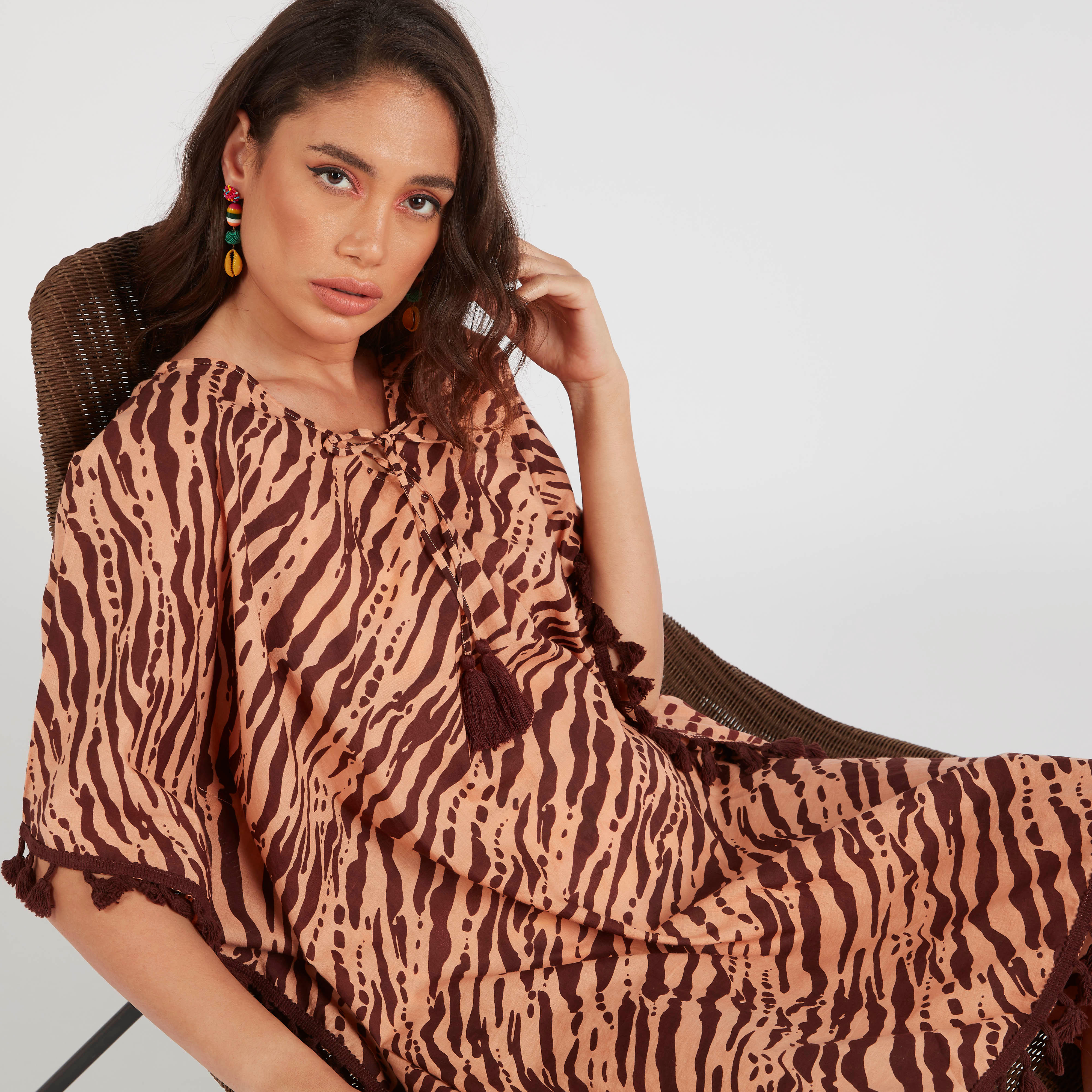 فستان بطبعات حيوانات ودانتيل شرّابات من بيتش وير-women-clothing-swimandbeach-beachwear-image-6