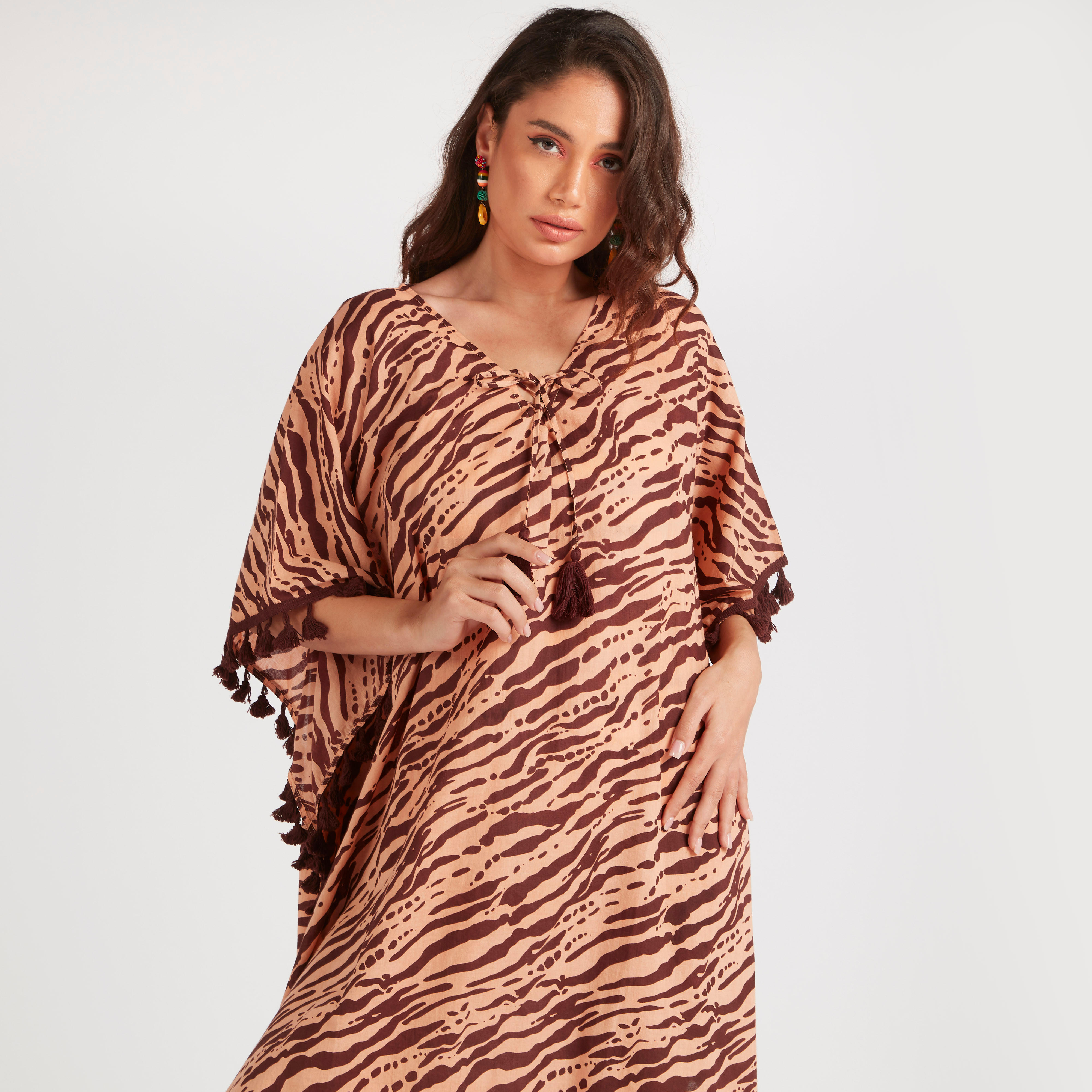 فستان بطبعات حيوانات ودانتيل شرّابات من بيتش وير-women-clothing-swimandbeach-beachwear-image-7