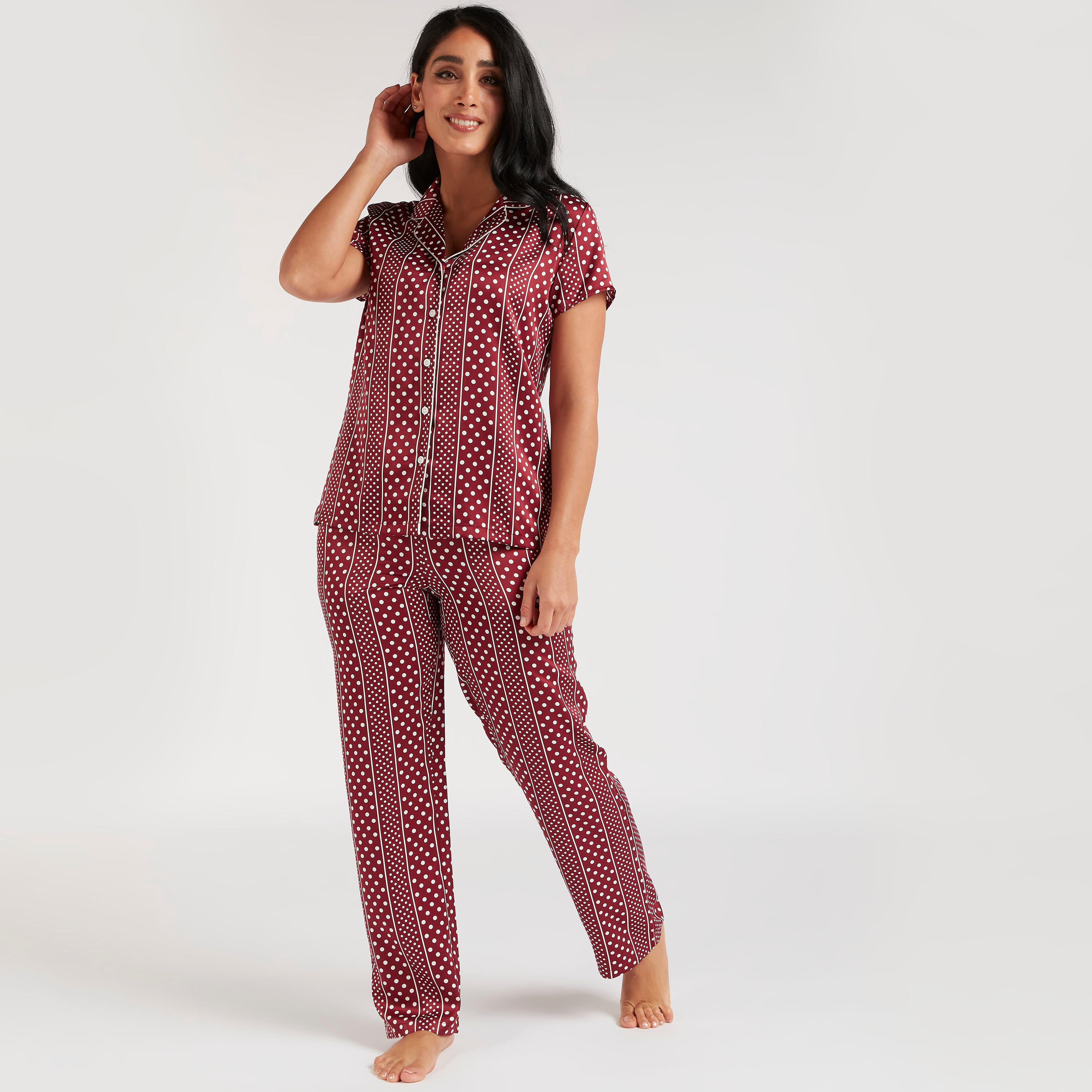 طقم بنطلون بيجاما طويل وقميص بياقة عادية وطبعات-women-clothing-nightwear-pyjamas-longsets-image-1