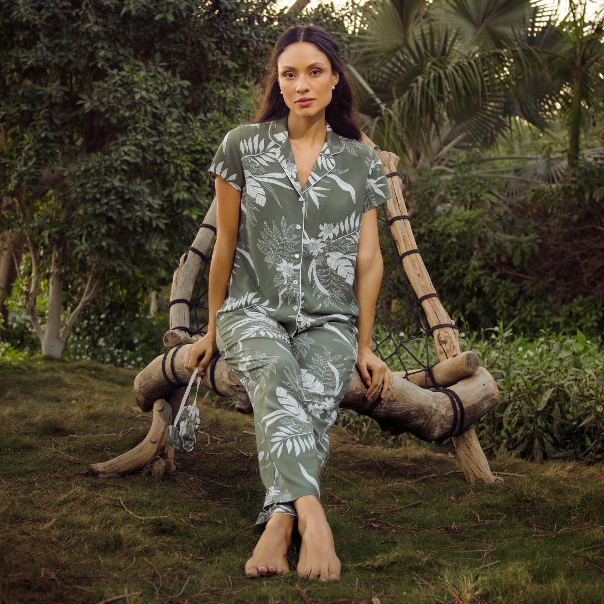 طقم بنطلون بيجاما طويل وقميص بطبعات وقناع عيون-women-clothing-nightwear-pyjamas-longsets-image-1