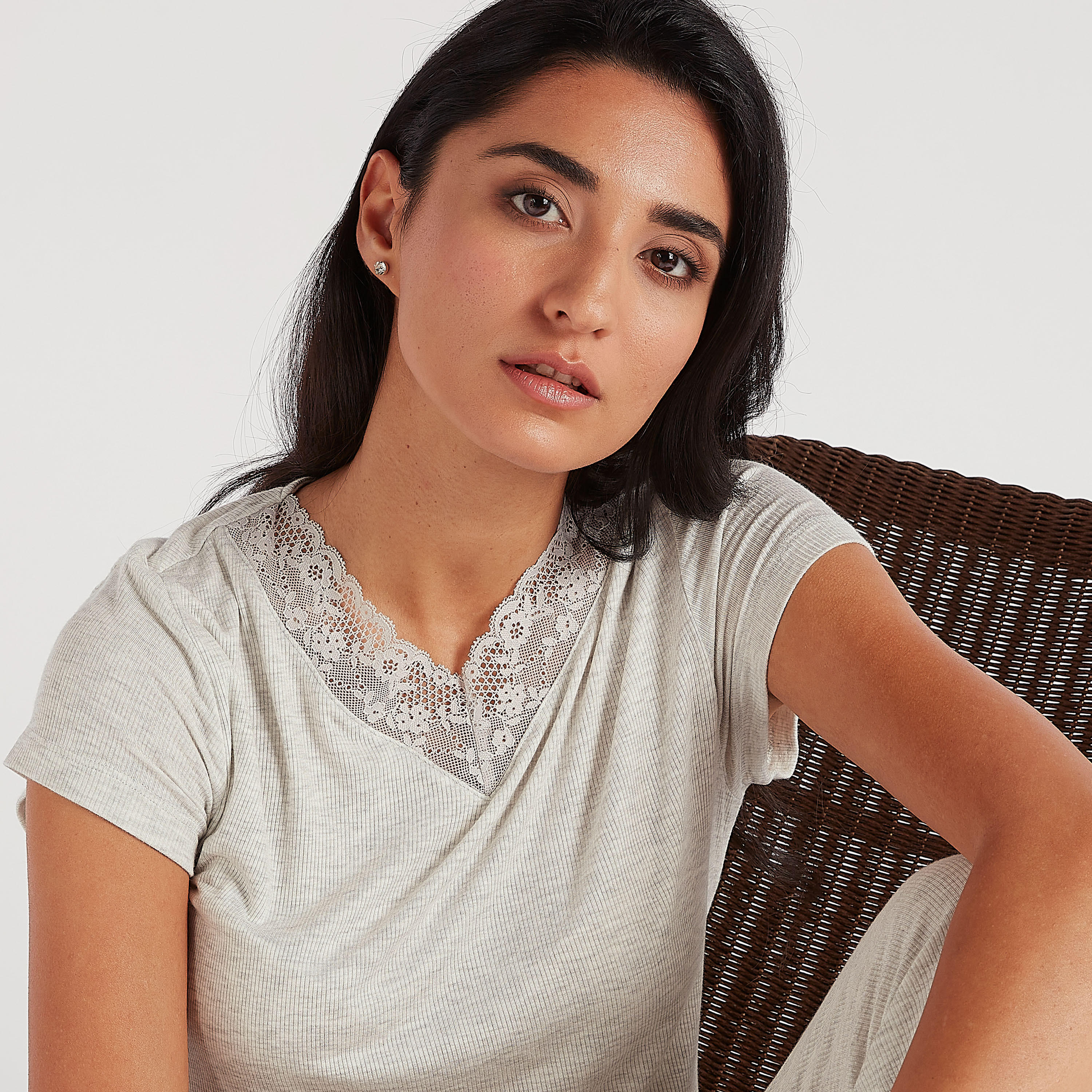 طقم بنطلون بيجاما وبلوزة بياقة V مضلّعة-women-clothing-nightwear-pyjamas-longsets-image-3